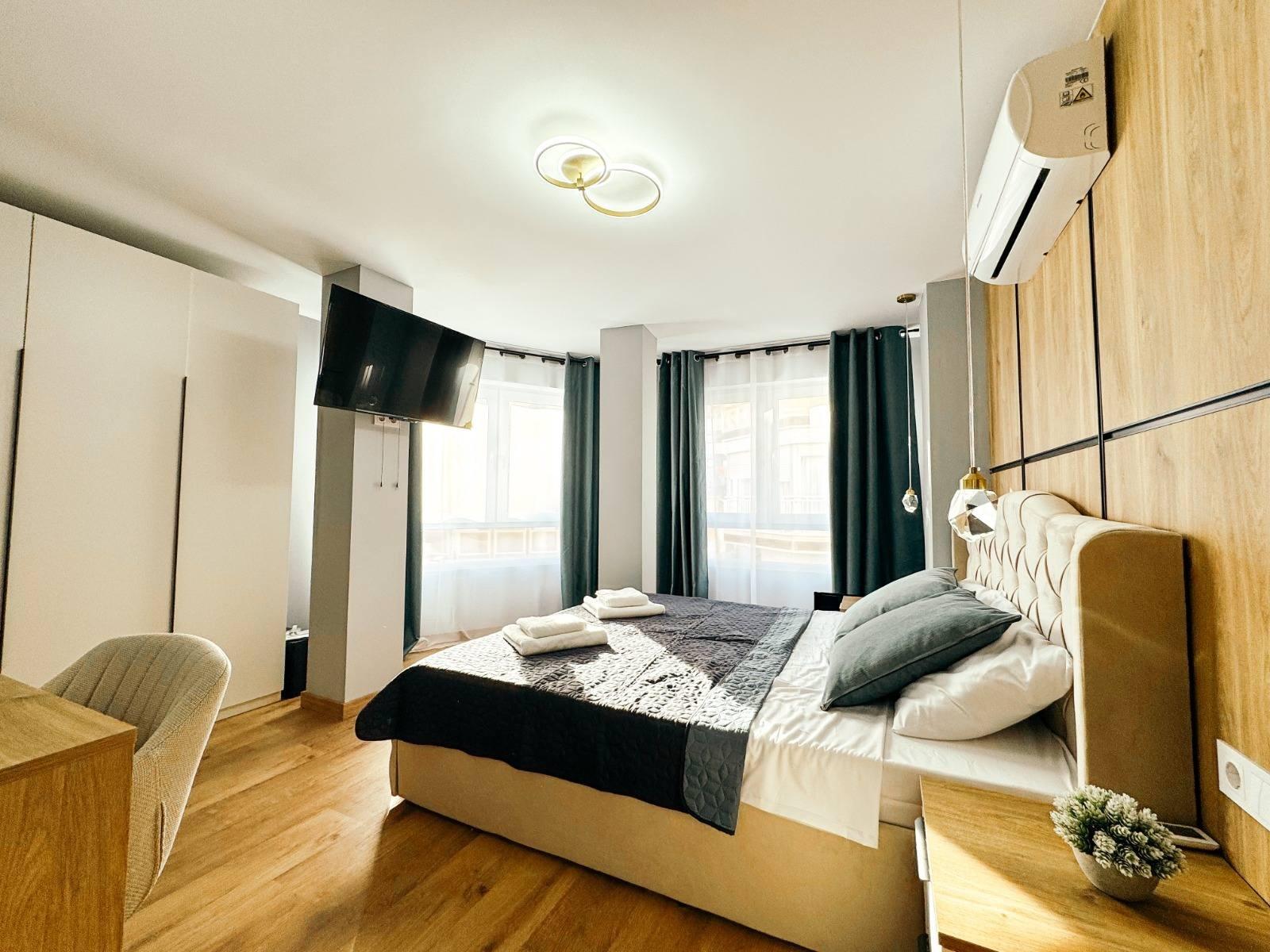 Commercial property in Torrevieja, Alicante, Spain 12 bedrooms, 347 sq.m. No. 189000