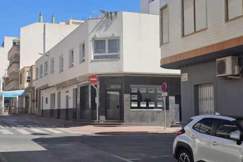Commercial property in Torrevieja, Alicante, Spain 12 bedrooms, 347 sq.m. No. 189000