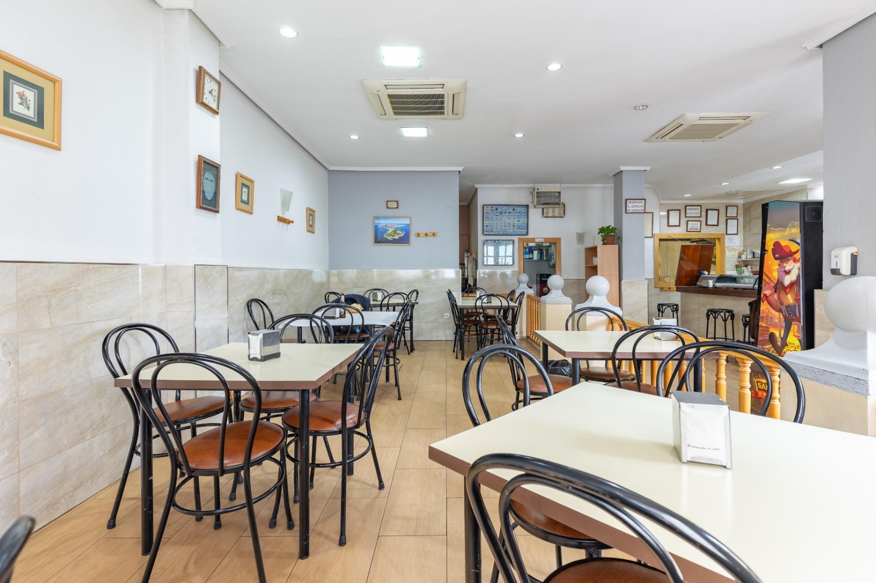 Commercial property in Valencia, Spain 94 sq.m. No. 133564