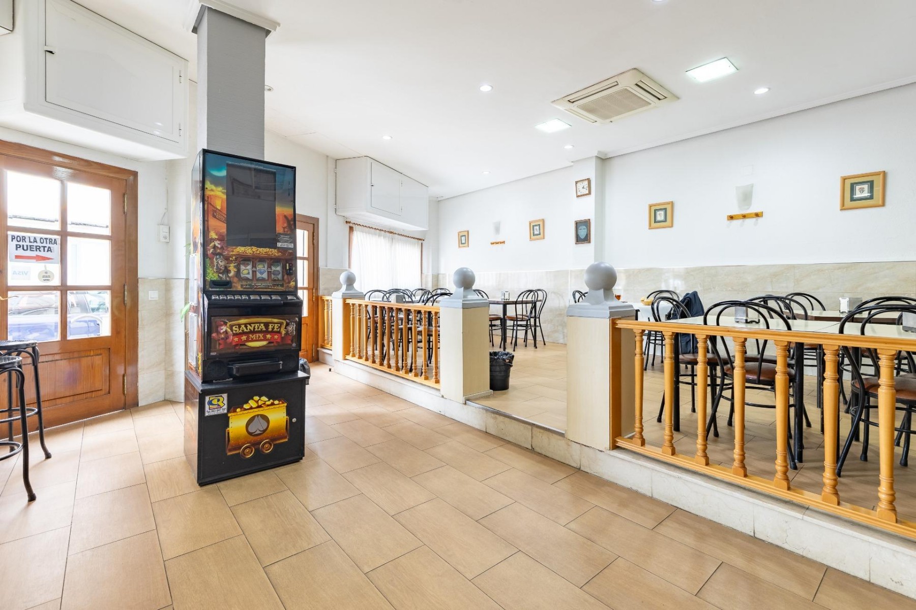 Commercial property in Valencia, Spain 94 sq.m. No. 133564