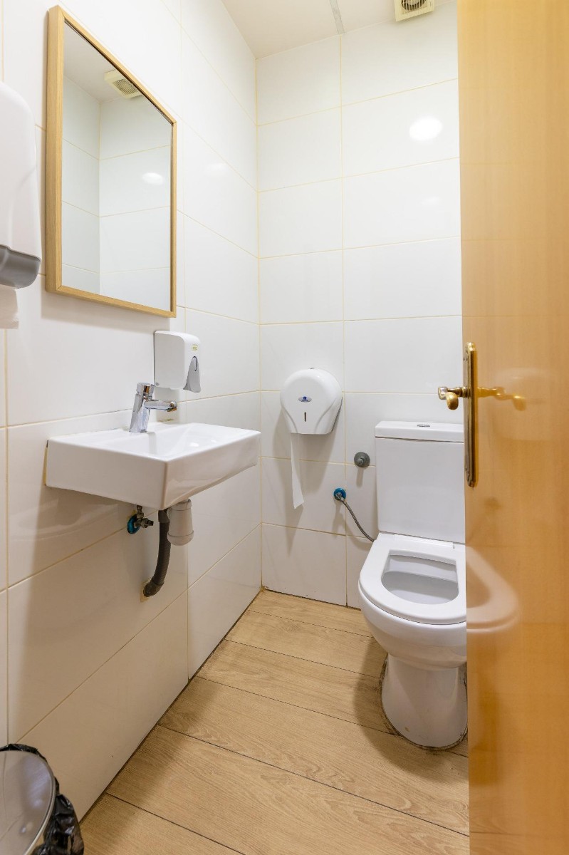 Commercial property in Valencia, Spain 94 sq.m. No. 133564