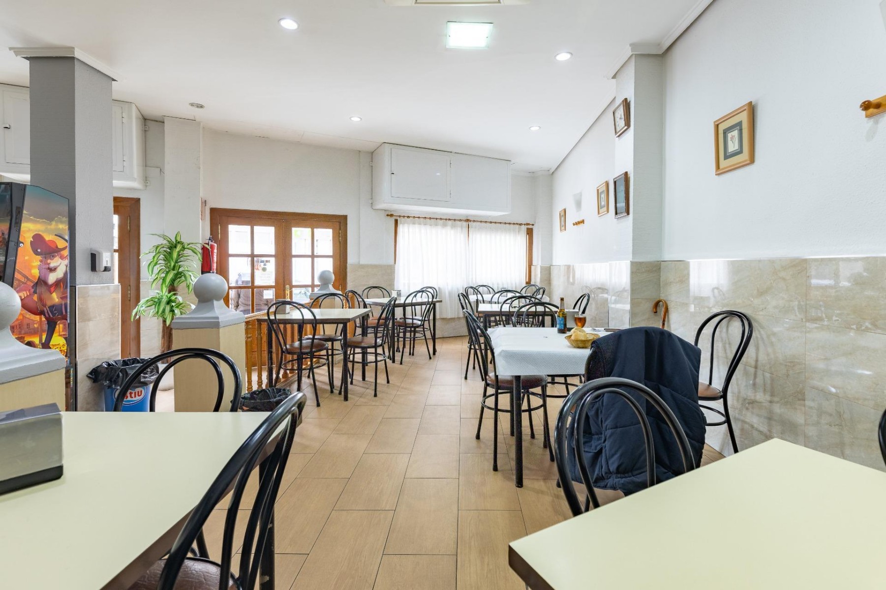 Commercial property in Valencia, Spain 94 sq.m. No. 133564