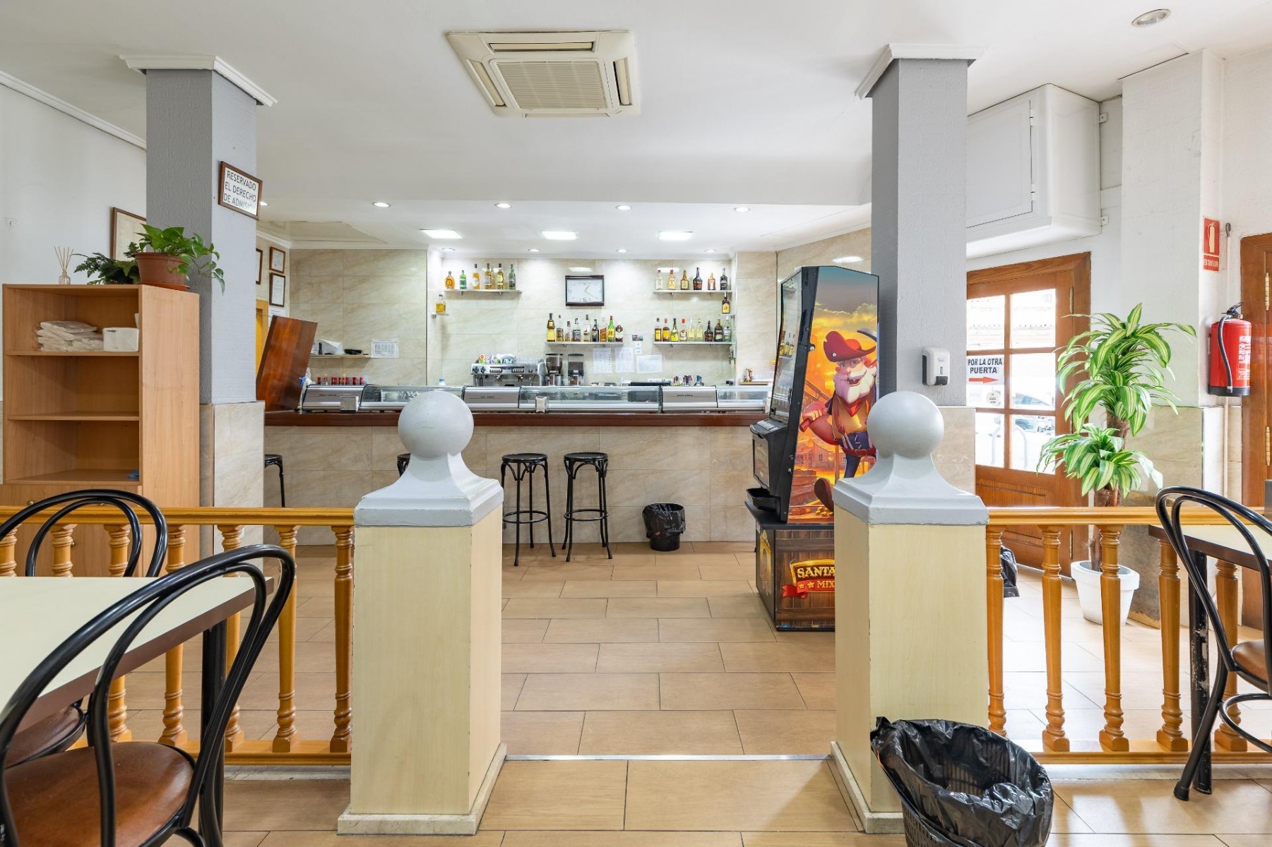 Commercial property in Valencia, Spain 94 sq.m. No. 133564