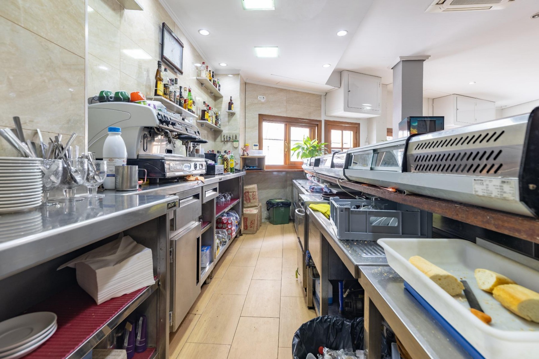 Commercial property in Valencia, Spain 94 sq.m. No. 133564