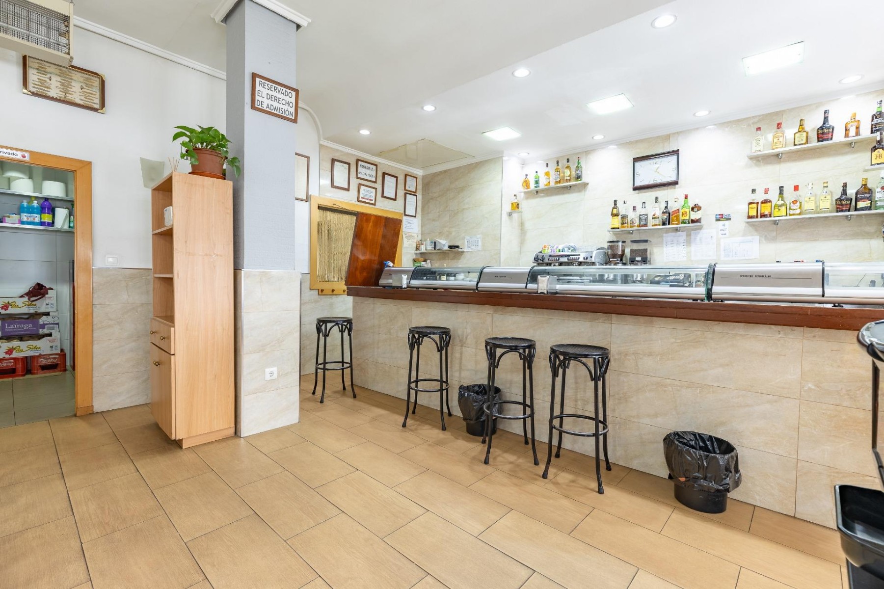 Commercial property in Valencia, Spain 94 sq.m. No. 133564