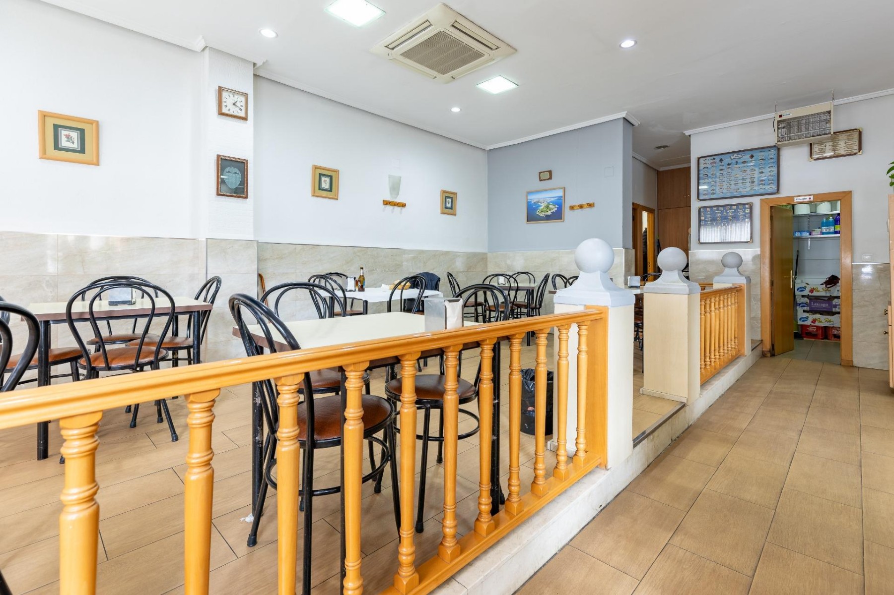 Commercial property in Valencia, Spain 94 sq.m. No. 133564