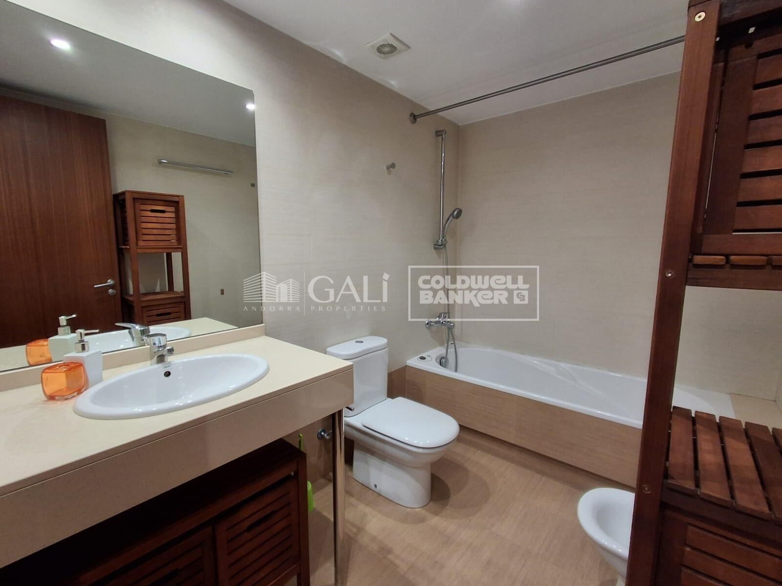 Apartamento en Principado De Andorra (Ninguna Poblacion Tiene C.P.), Lérida, España 2 dormitorios, 65 m2 No. 179221