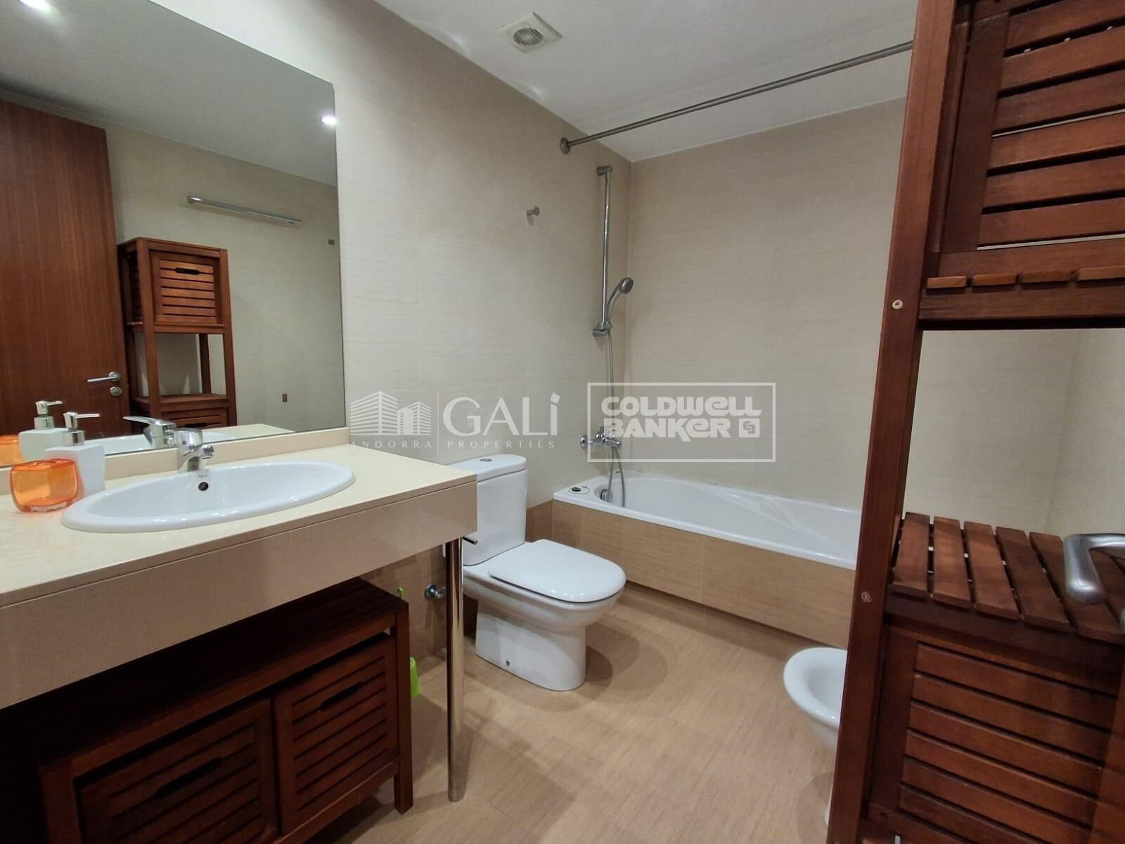 Apartamento en Principado De Andorra (Ninguna Poblacion Tiene C.P.), Lérida, España 2 dormitorios, 65 m2 No. 179221