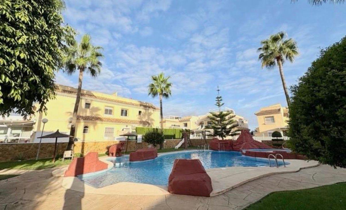Bungalow en Los Dolses, Alicante, España 2 dormitorios, 60 m2 No. 196440