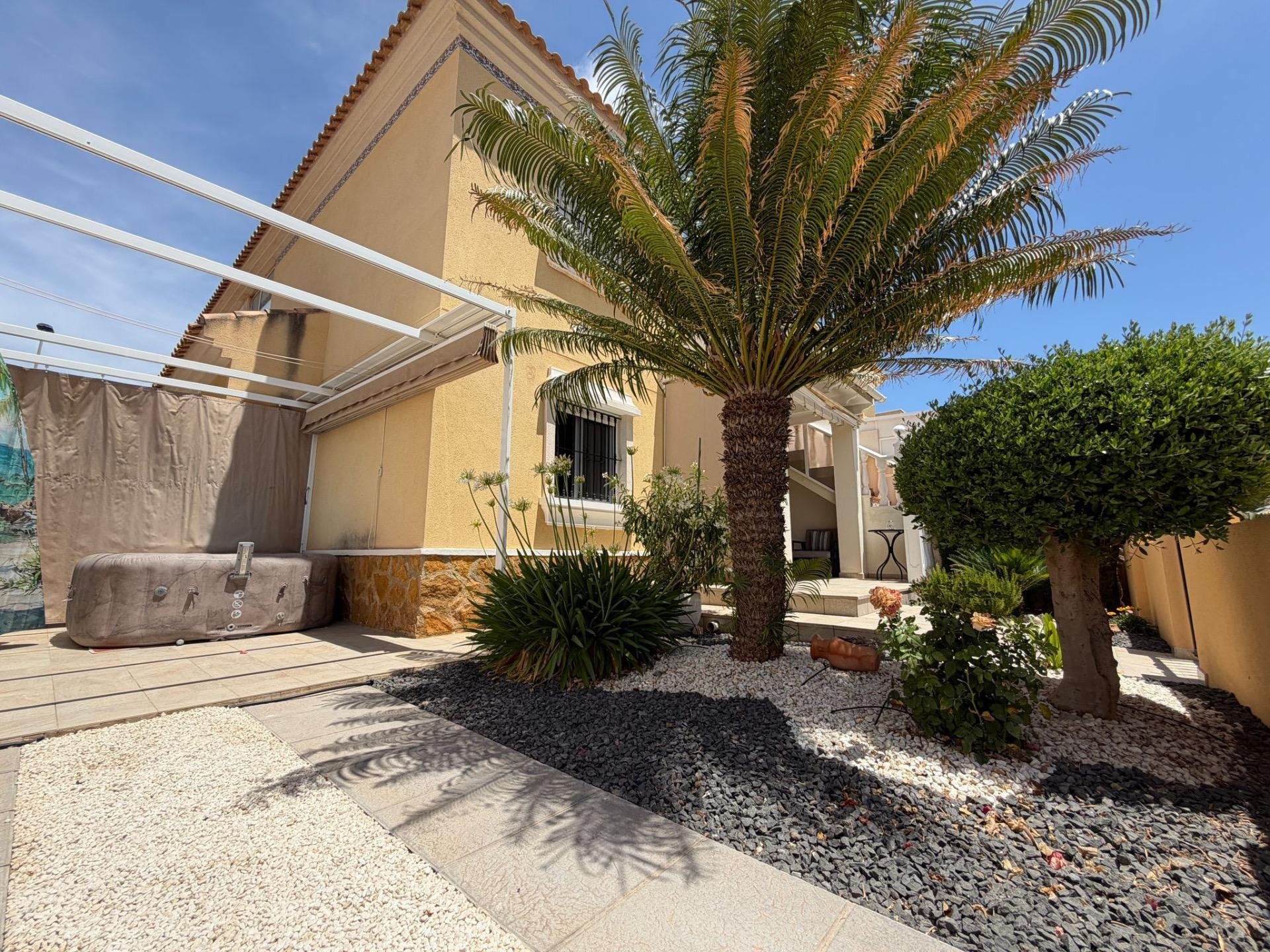 Bungalow en Los Dolses, Alicante, España 2 dormitorios, 60 m2 No. 196440
