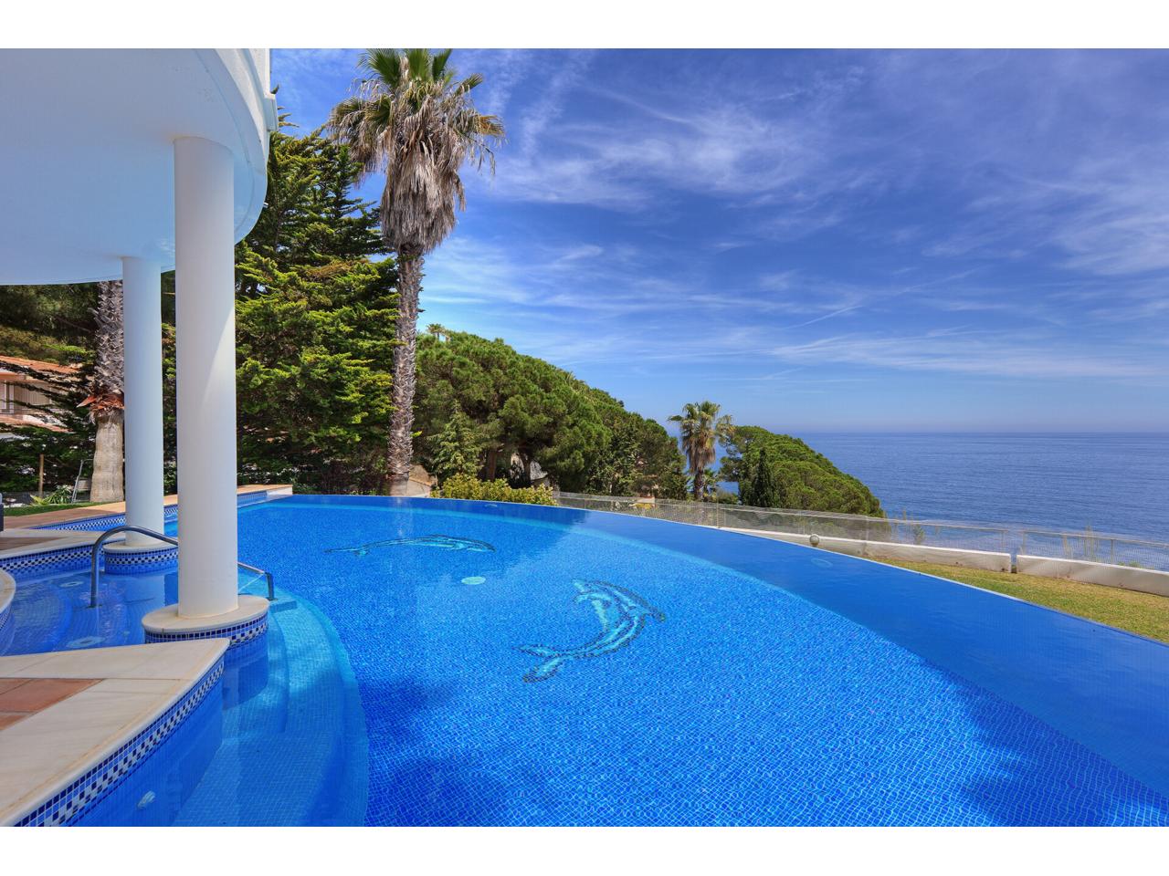 House in Lloret de Mar, Girona, Spanien 4 Schlafzimmer, 412 m2 Nr. 140800