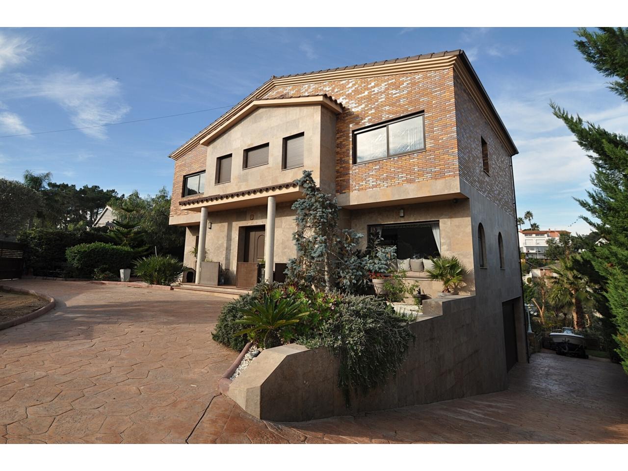 House in Lloret de Mar, Girona, Spain 5 bedrooms,  No. 140802