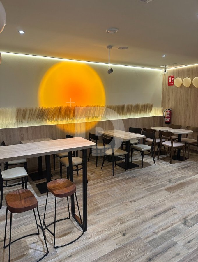 Cafetería / restaurante en España 187 m2 No. 154911