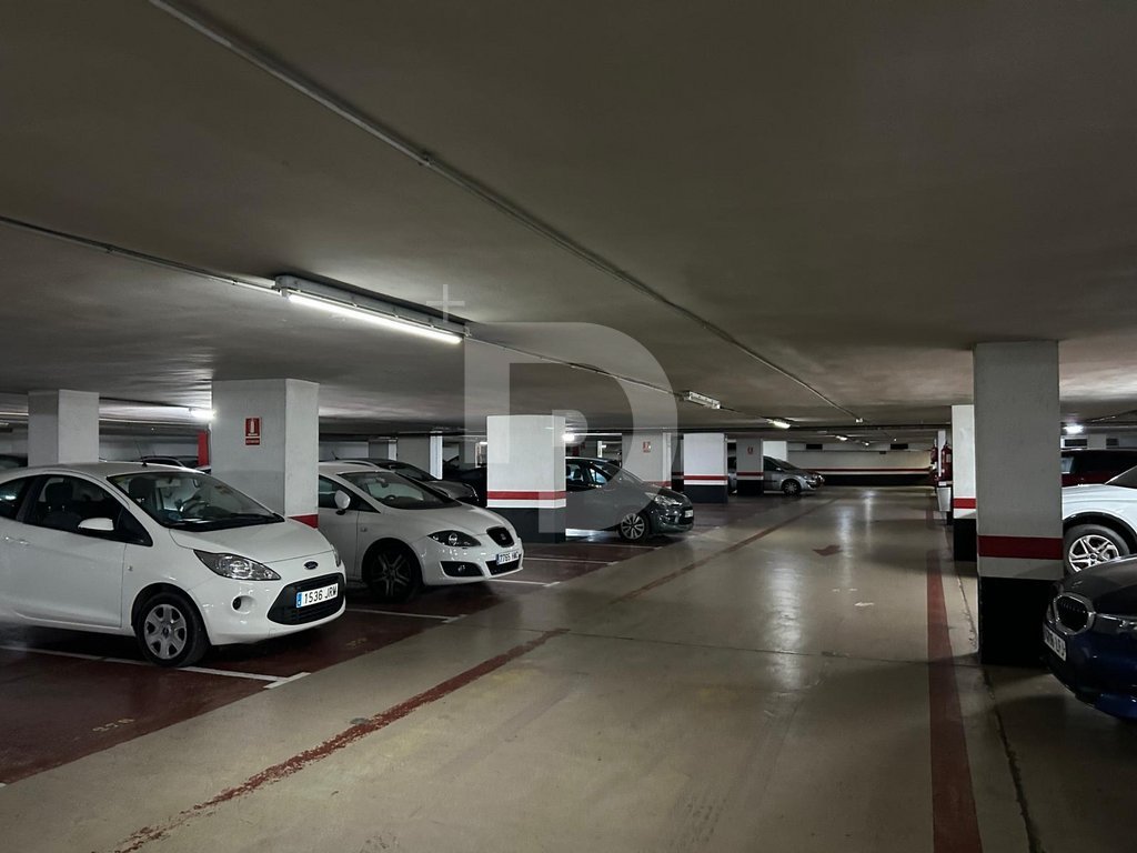 Commercial property in L'Eixample, Barcelona, Spain 14600 sq.m. No. 154910