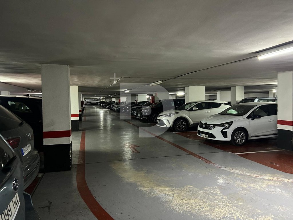 Commercial property in L'Eixample, Barcelona, Spain 14600 sq.m. No. 154910