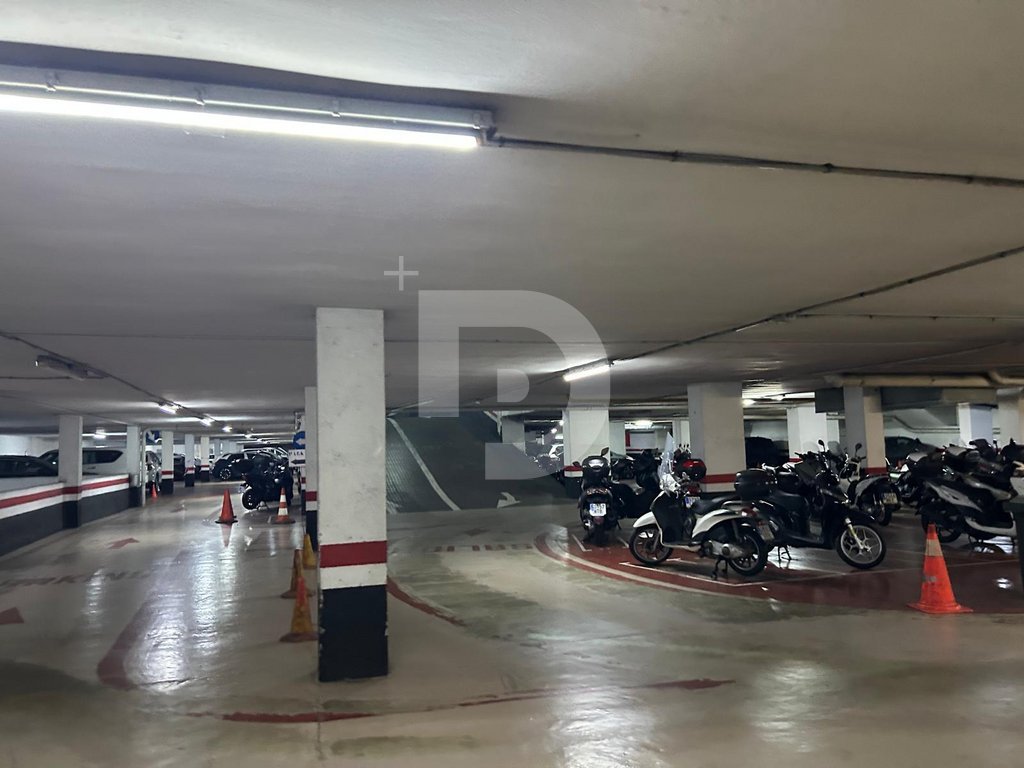 Commercial property in L'Eixample, Barcelona, Spain 14600 sq.m. No. 154910