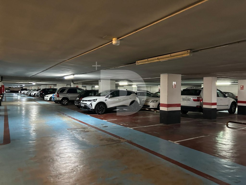 Commercial property in L'Eixample, Barcelona, Spain 14600 sq.m. No. 154910