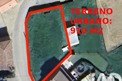 Land plot in Villaturiel, Leon, Spain 910 sq.m. No. 184661