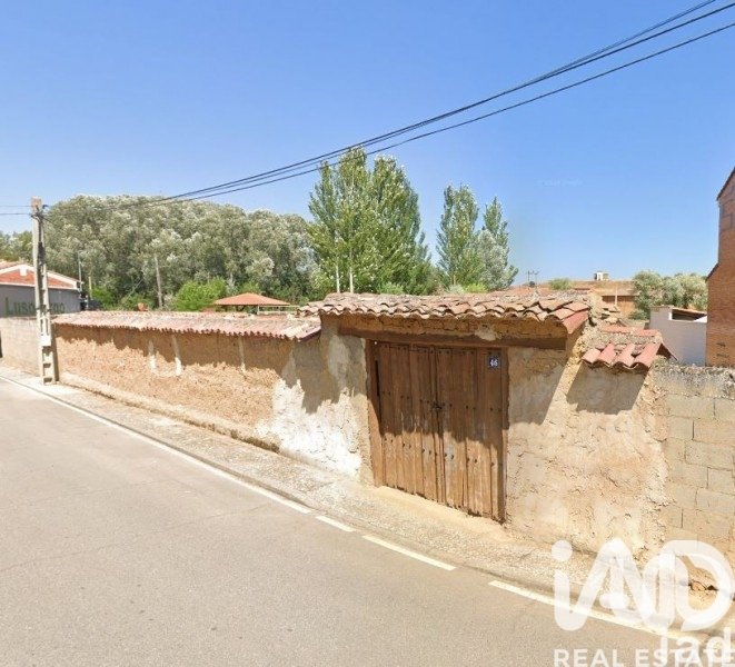 Land plot in Villaturiel, Leon, Spain 910 sq.m. No. 184661