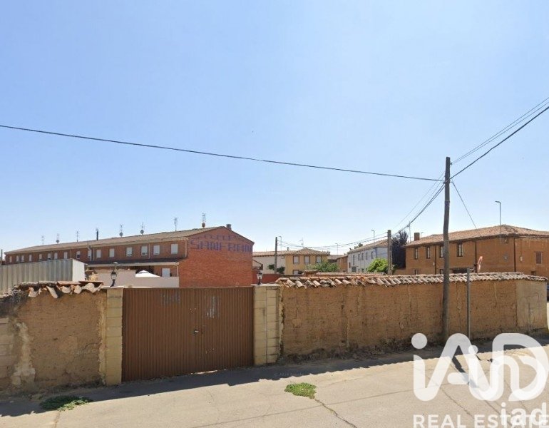 Land plot in Villaturiel, Leon, Spain 910 sq.m. No. 184661