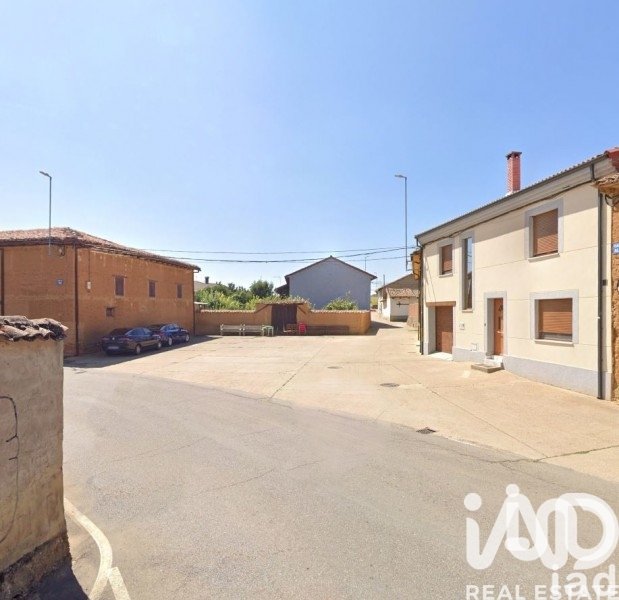 Land plot in Villaturiel, Leon, Spain 910 sq.m. No. 184661
