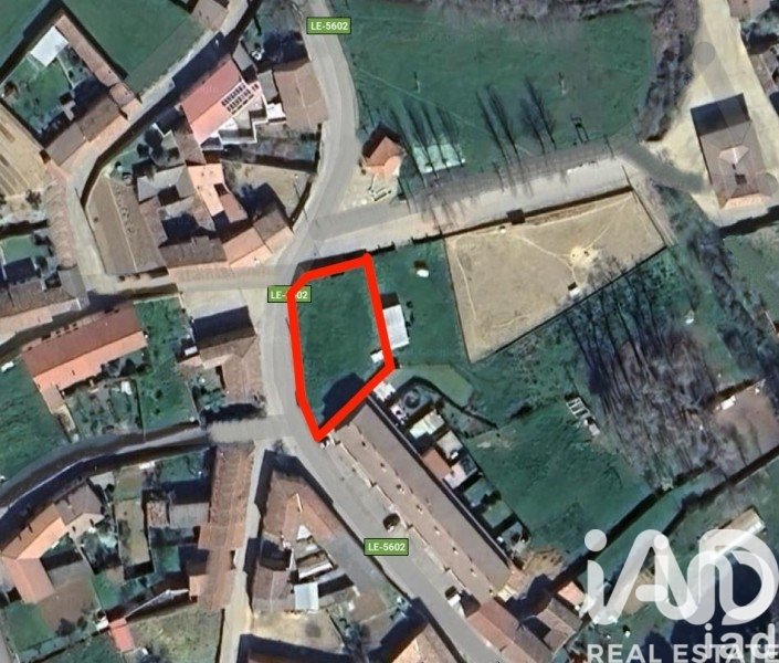 Land plot in Villaturiel, Leon, Spain 910 sq.m. No. 184661