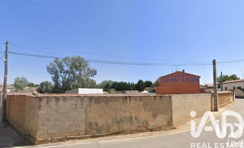 Land plot in Villaturiel, Leon, Spain 910 sq.m. No. 184661