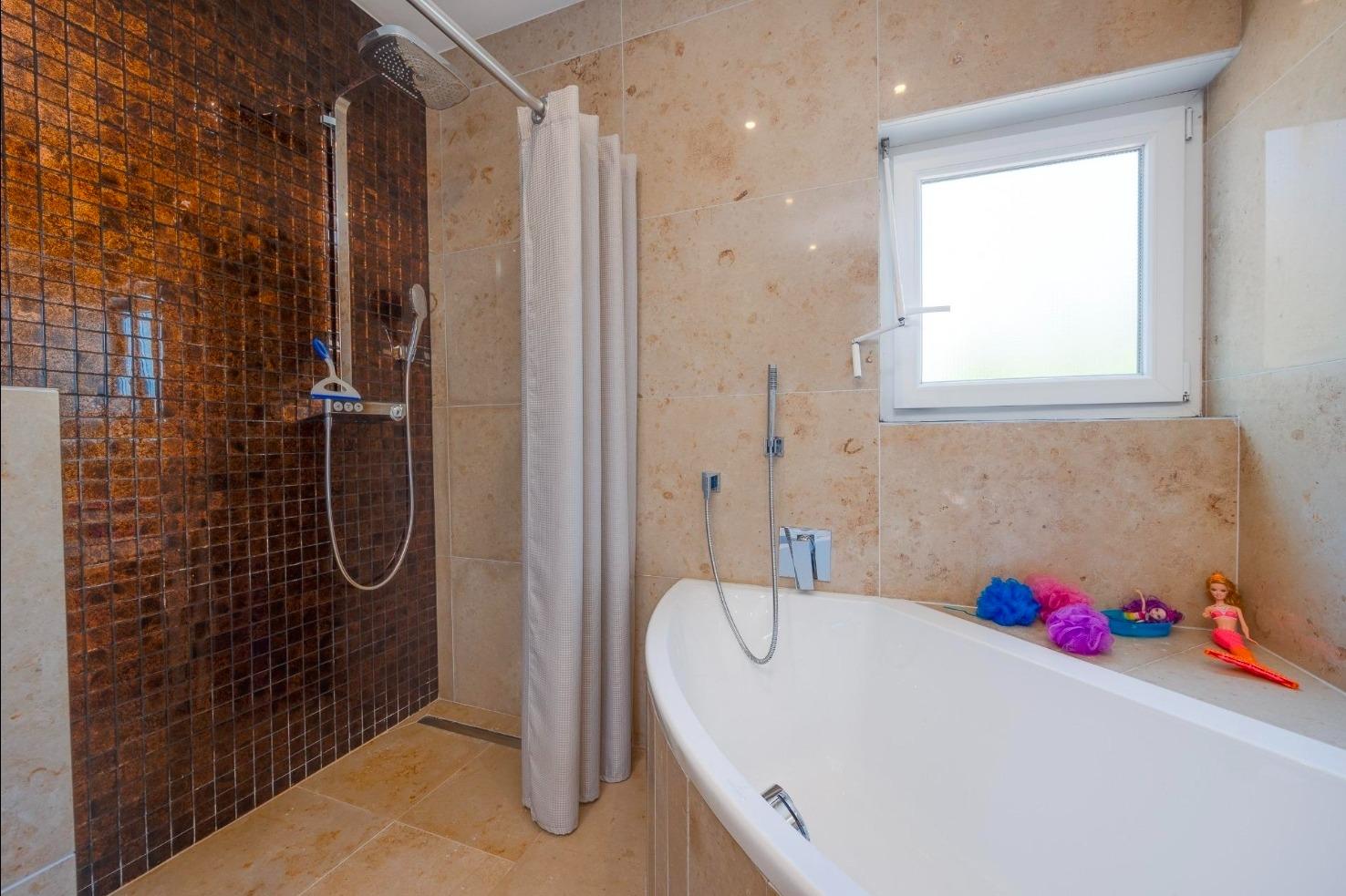 Villa a Rojales, Alicante, Spagna 4 camere da letto, 420 mq. N° 194192