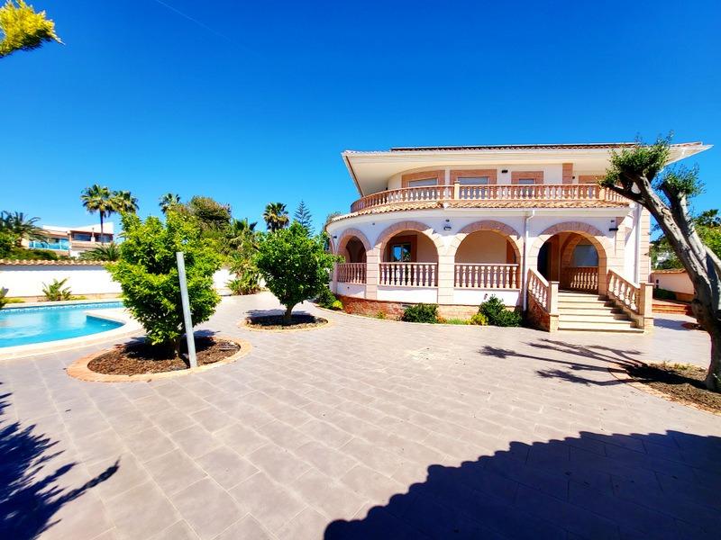 Villa a Rojales, Alicante, Spagna 4 camere da letto, 420 mq. N° 194192