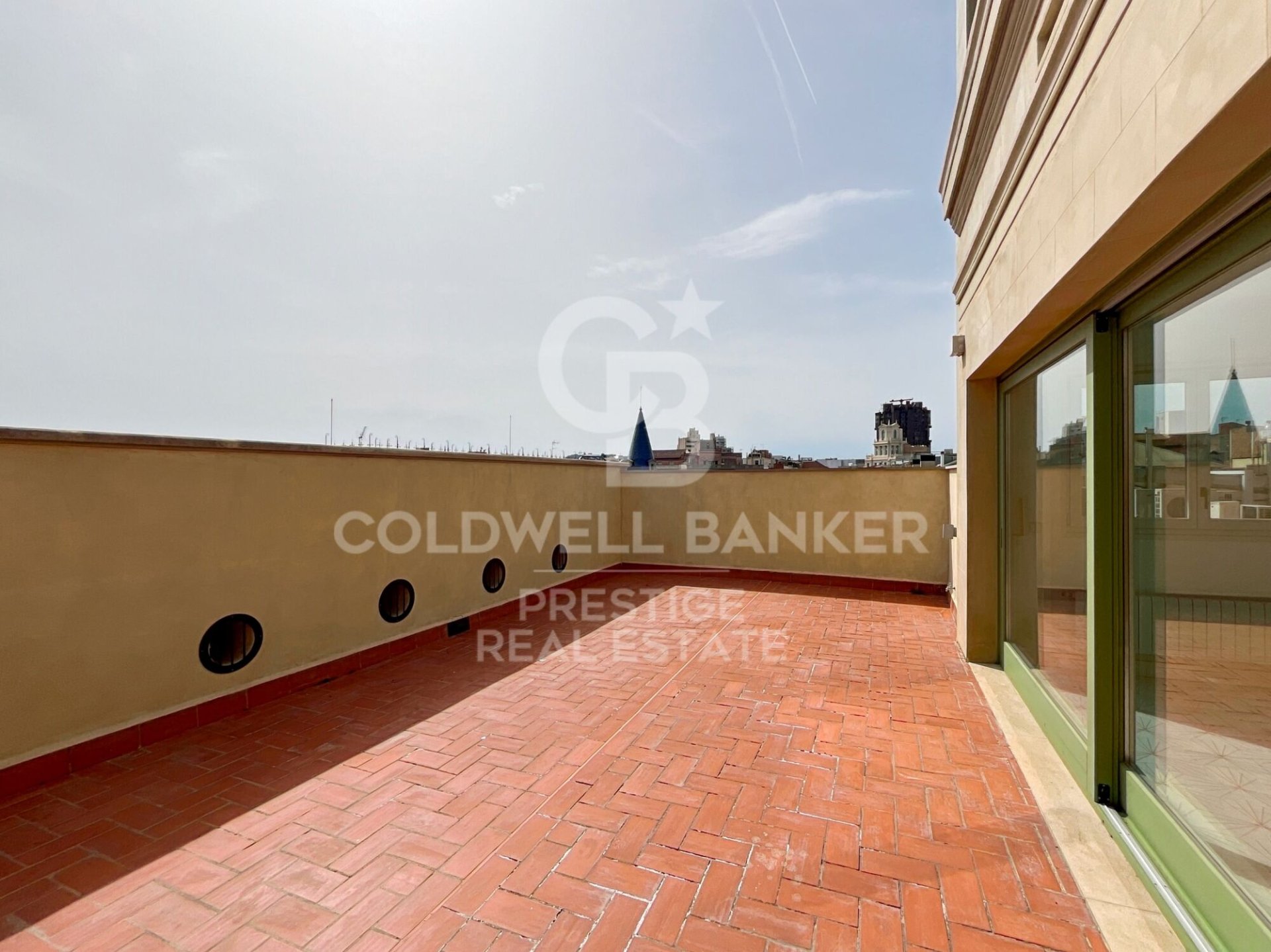 Takvåning i Barcelona, Spanien 3 sovrum, 175 kvm. Nr. 160200