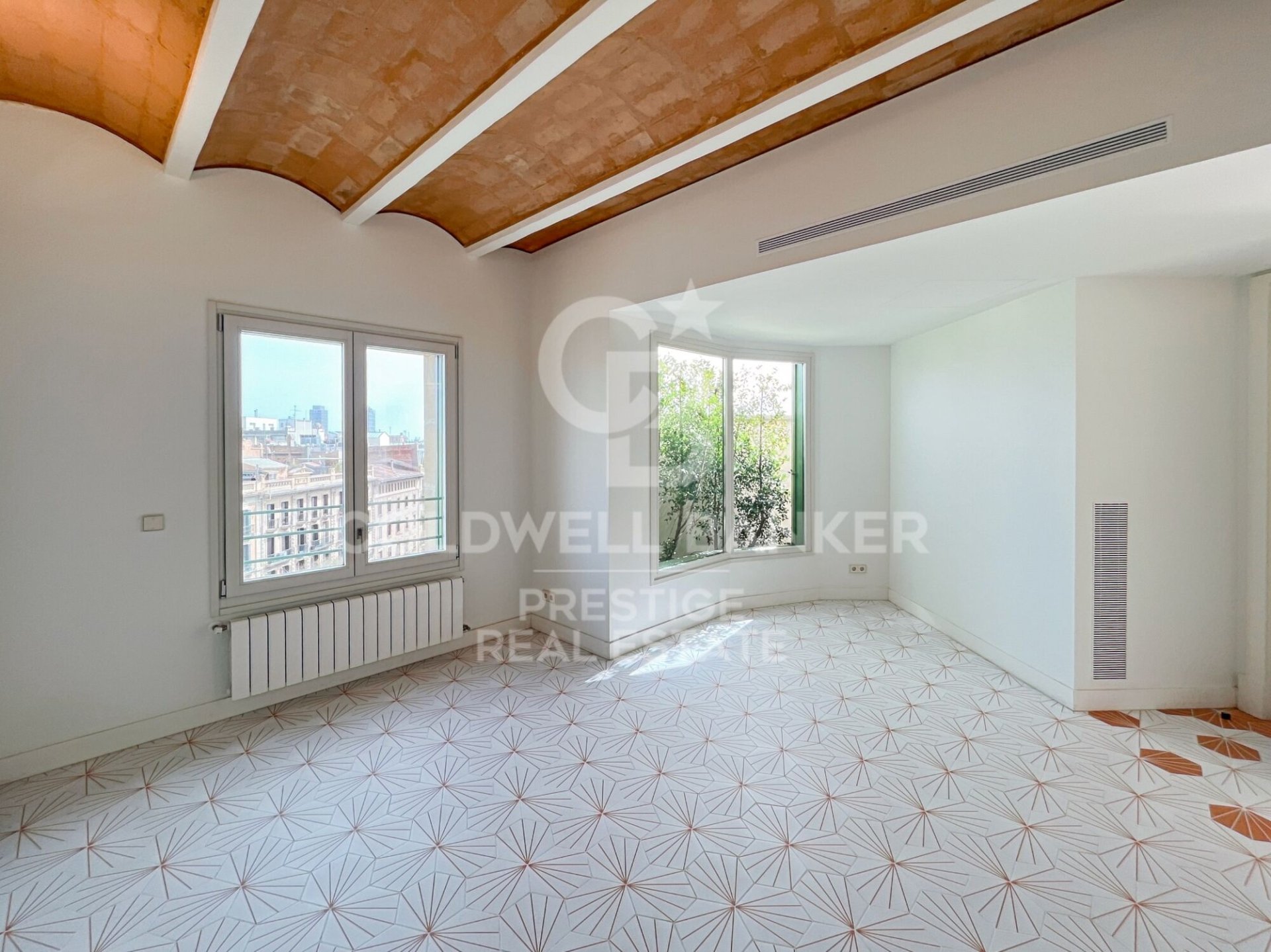 Takvåning i Barcelona, Spanien 3 sovrum, 175 kvm. Nr. 160200