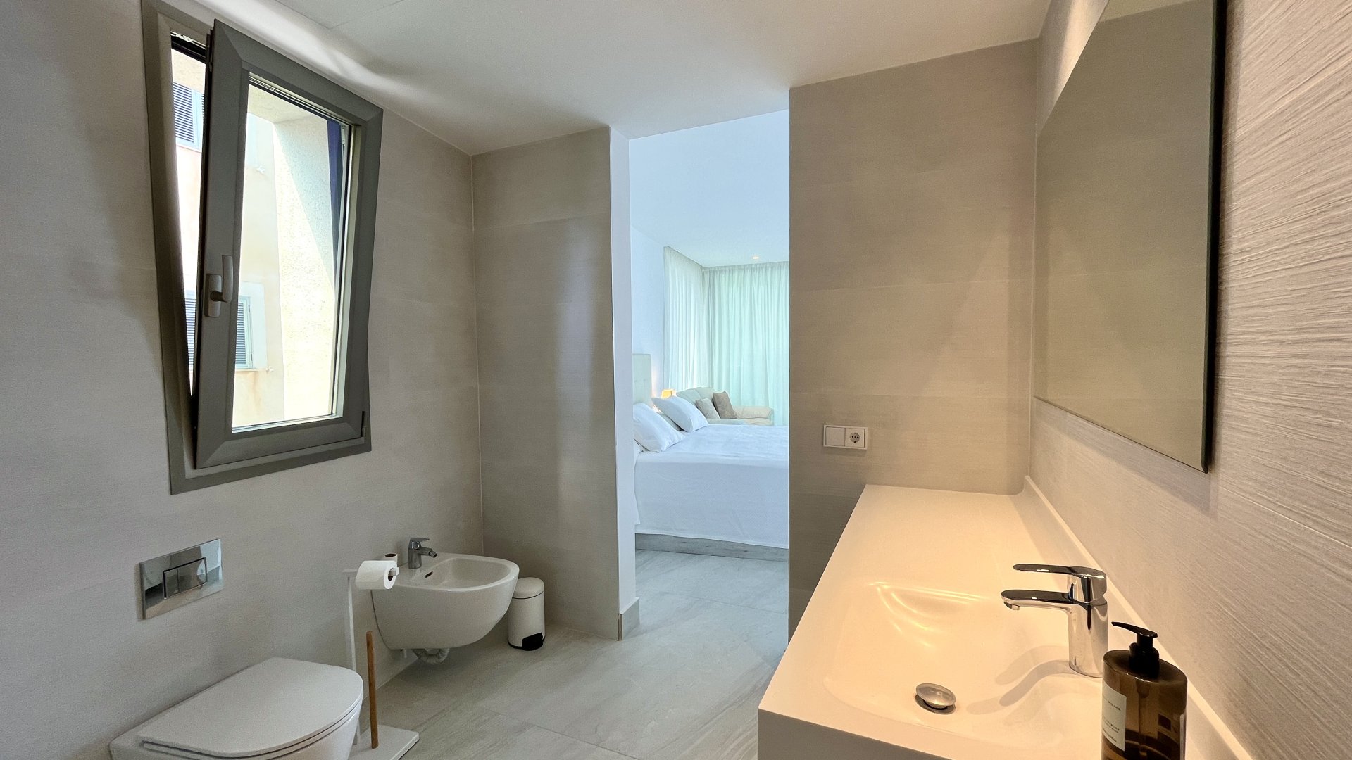 Apartment in Colonia De Sant Jordi, Mallorca, Spain 4 bedrooms, 420 sq.m. No. 196744