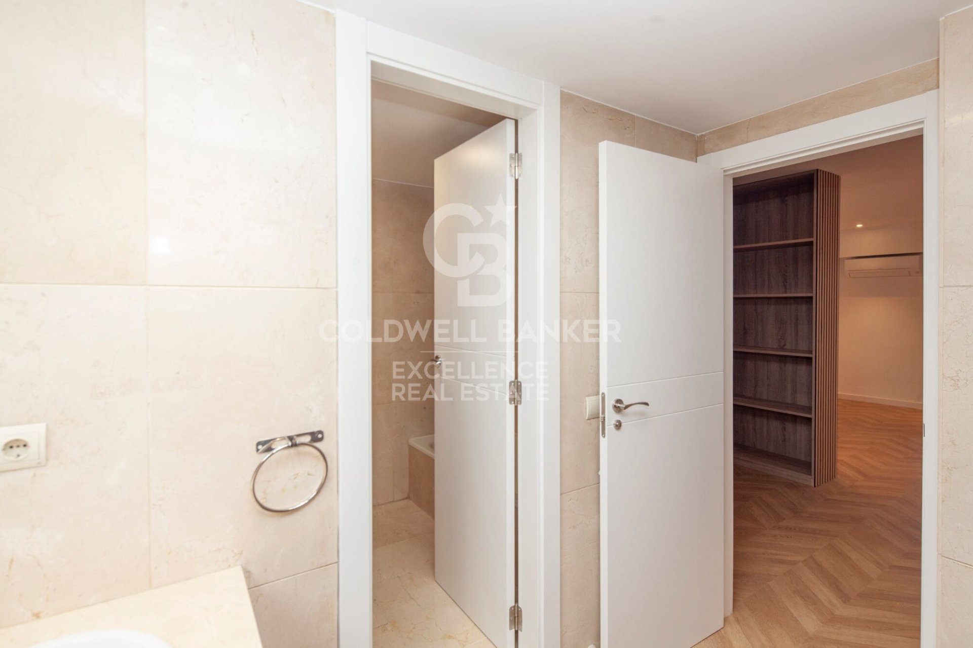 Apartamento en Valencia, València, España 4 dormitorios, 171 m2 No. 157118