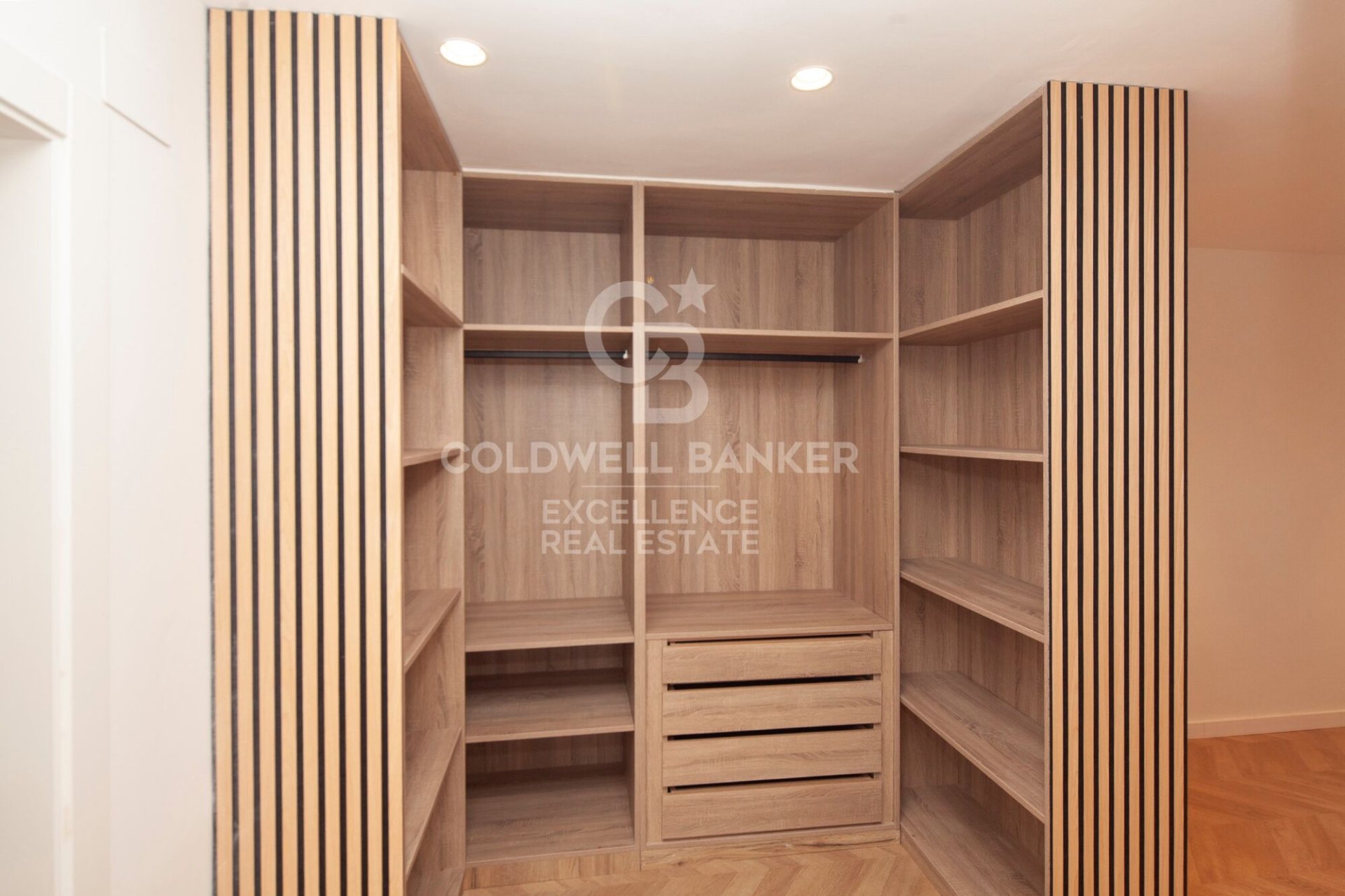 Apartamento en Valencia, València, España 4 dormitorios, 171 m2 No. 157118