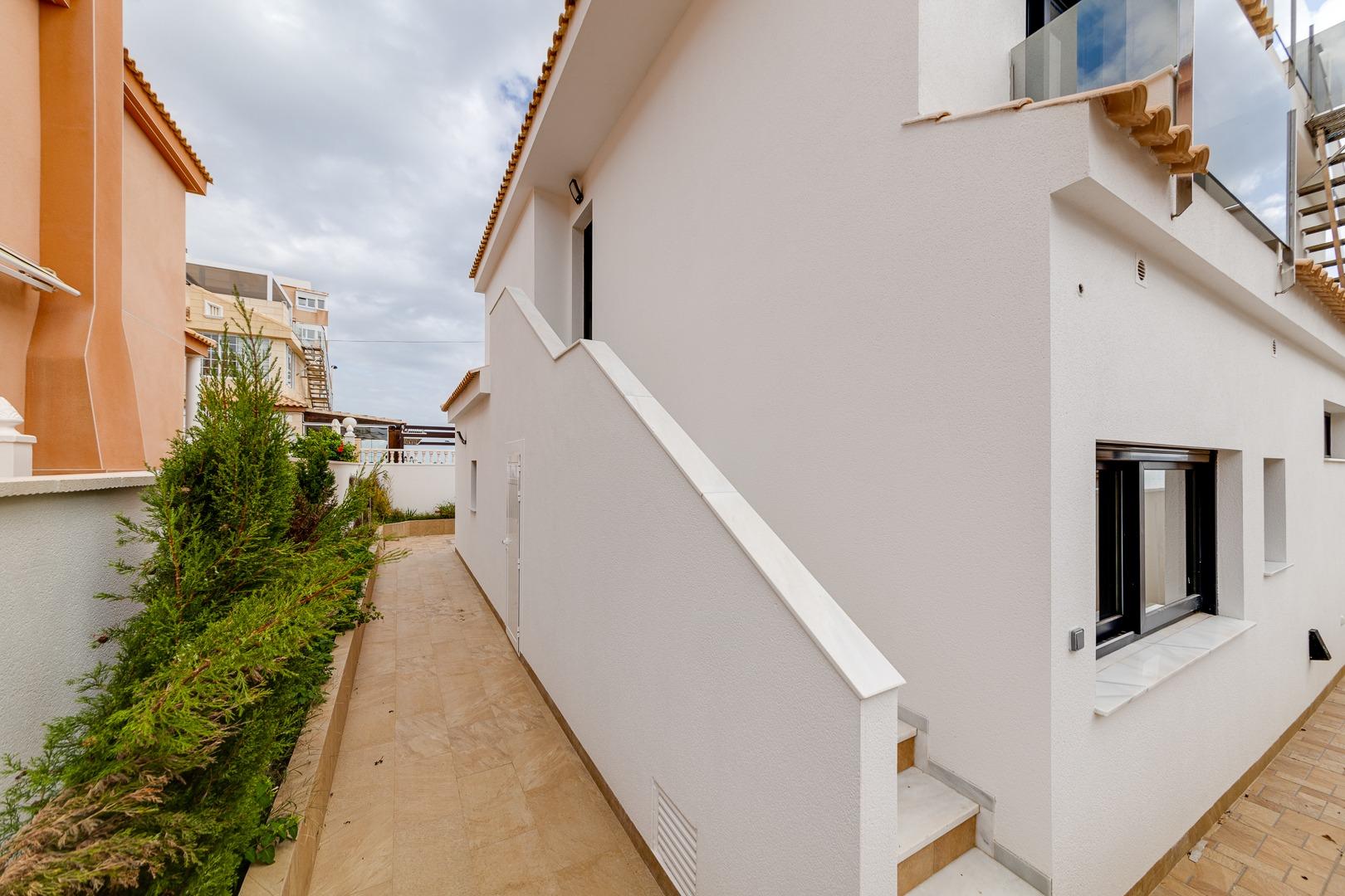 Villa en Torrevieja, Alicante, España 210 m2 No. 165568