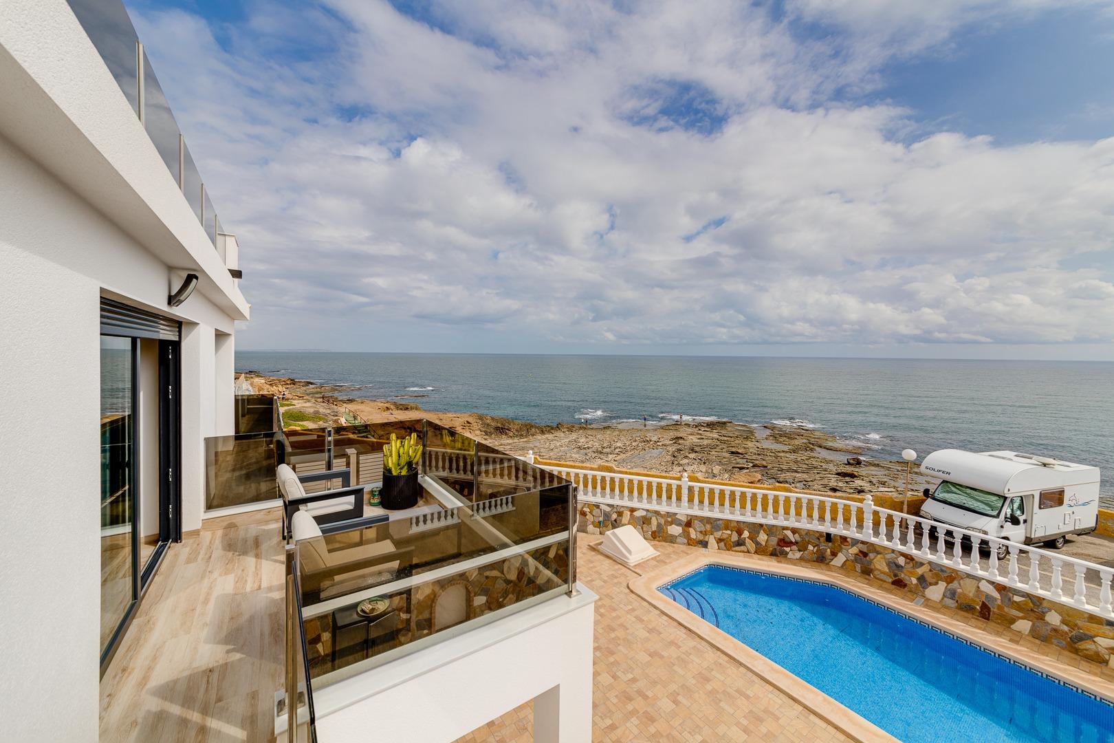 Villa en Torrevieja, Alicante, España 210 m2 No. 165568