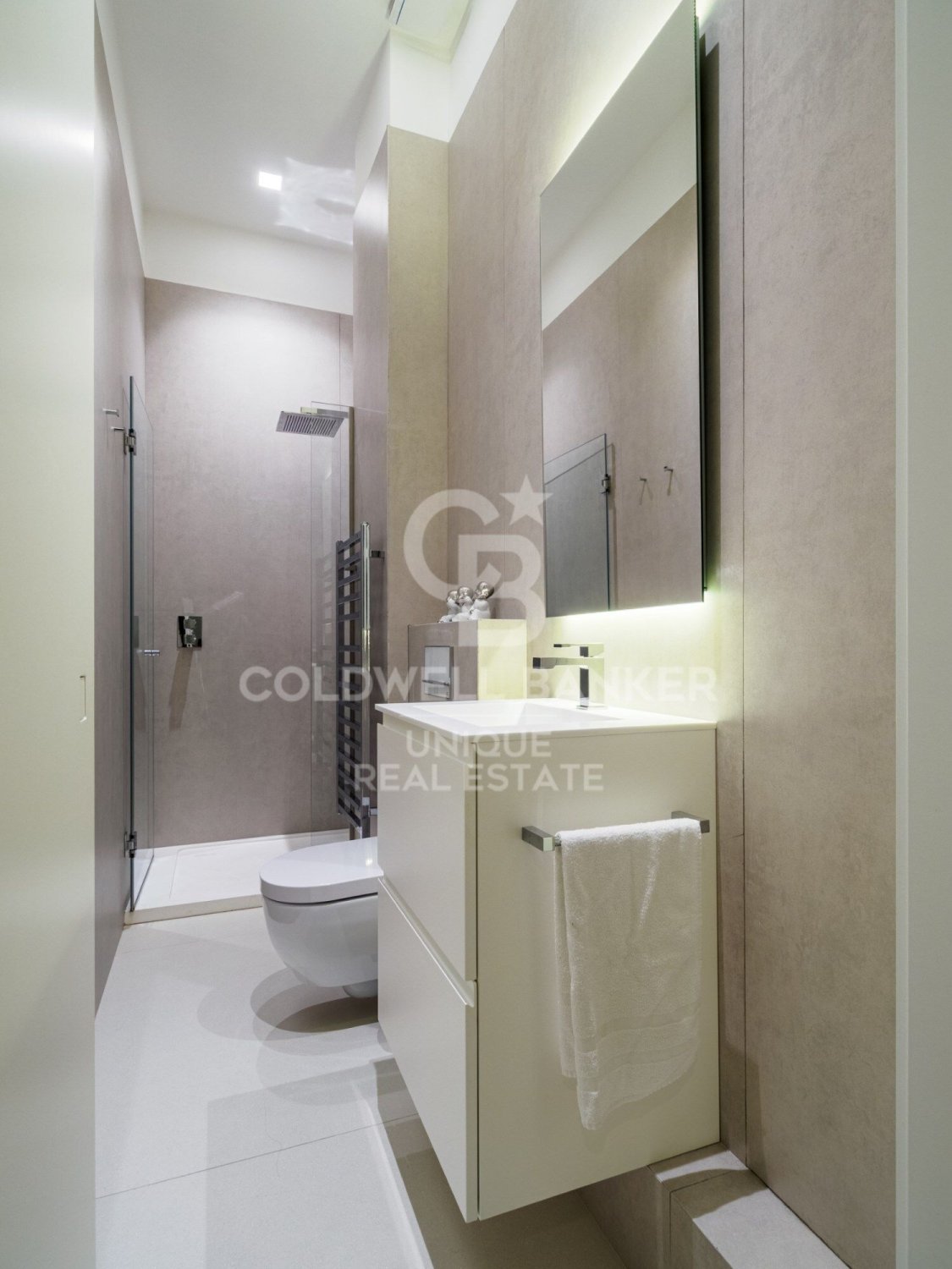 Appartamento a Madrid, Spagna 3 camere da letto, 204 mq. N° 160054