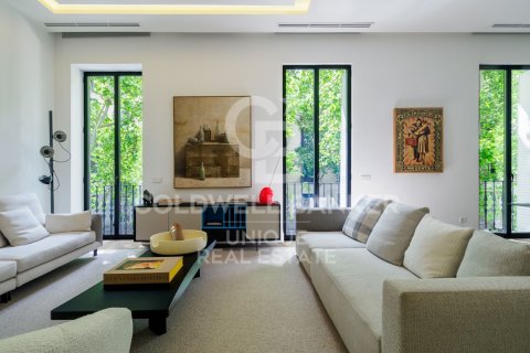 Apartamento en Madrid, España 3 dormitorios, 204 m2 No. 160054