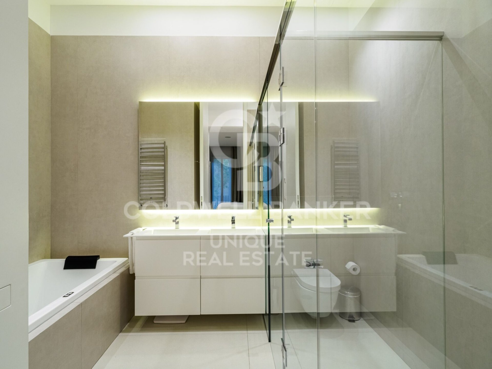 Appartamento a Madrid, Spagna 3 camere da letto, 204 mq. N° 160054
