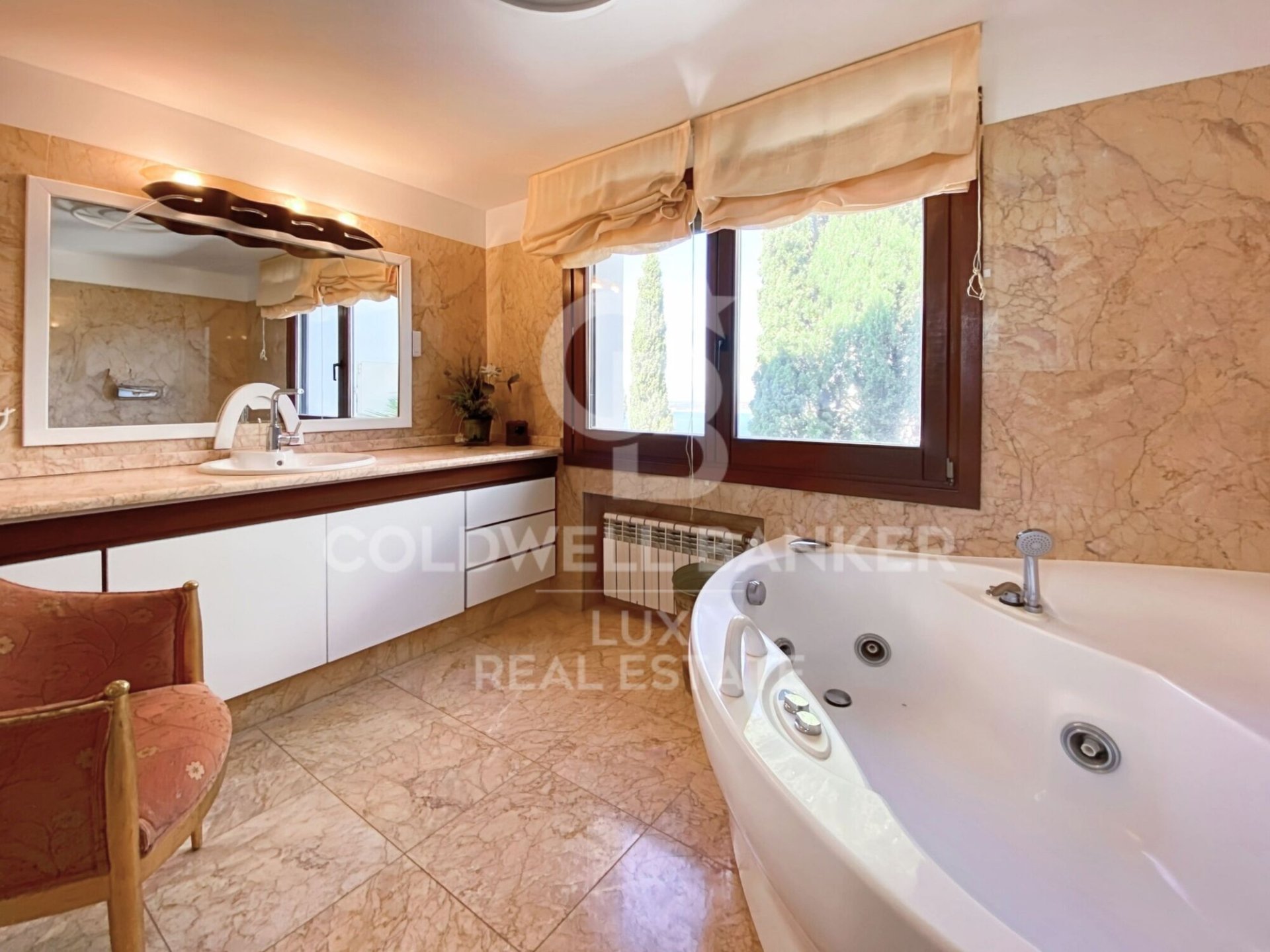Villa a Roses, Girona, Spagna 4 camere da letto, 390 mq. N° 160051