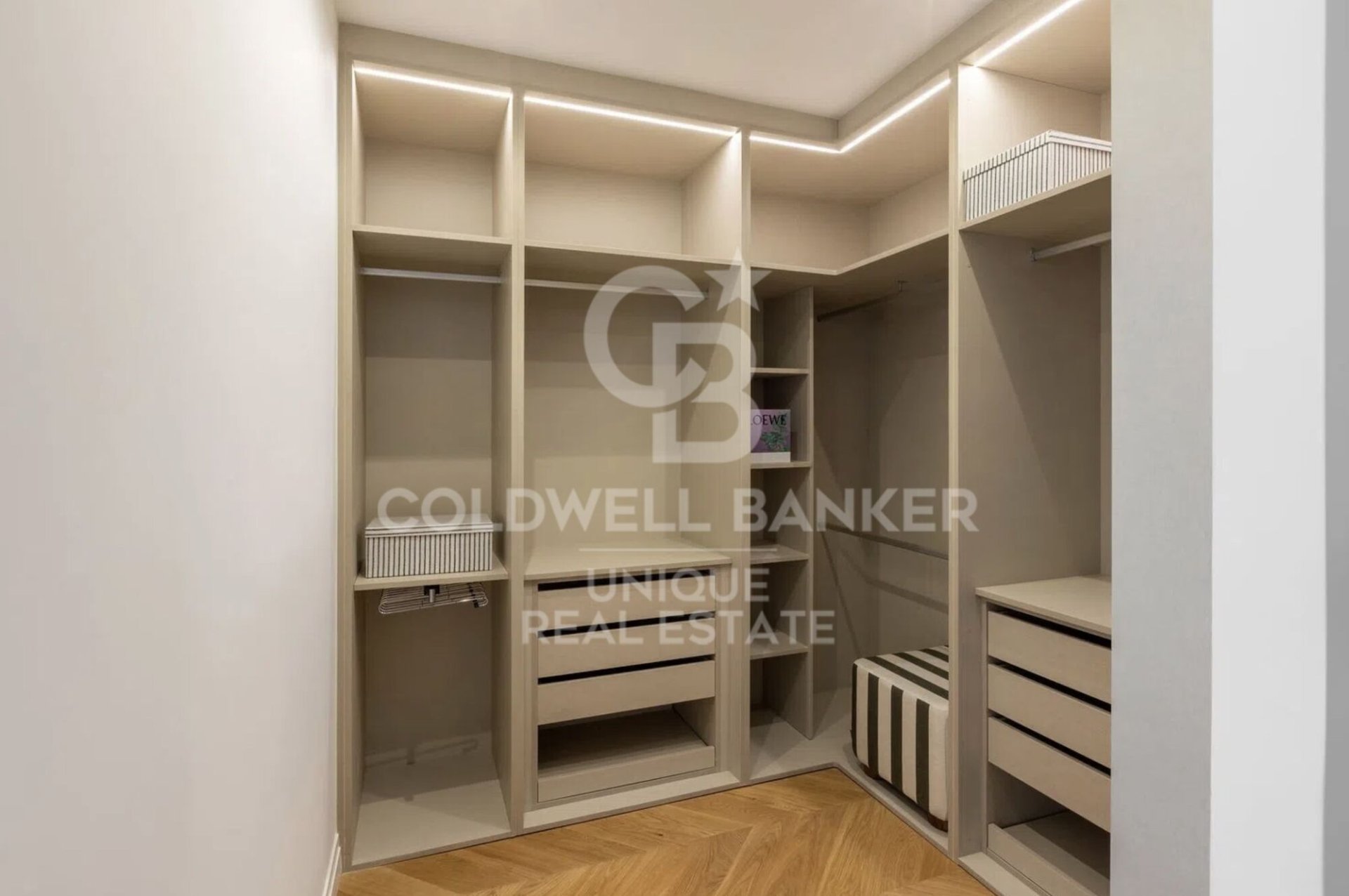 Apartament w Madrid, Hiszpania 3 sypialnie, 240 mkw. nr 156920