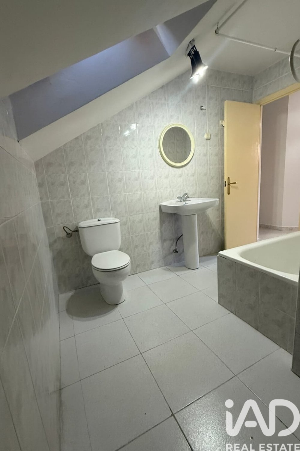 Casa a Leon, Spagna 10 camere da letto, 256 mq. N° 173260