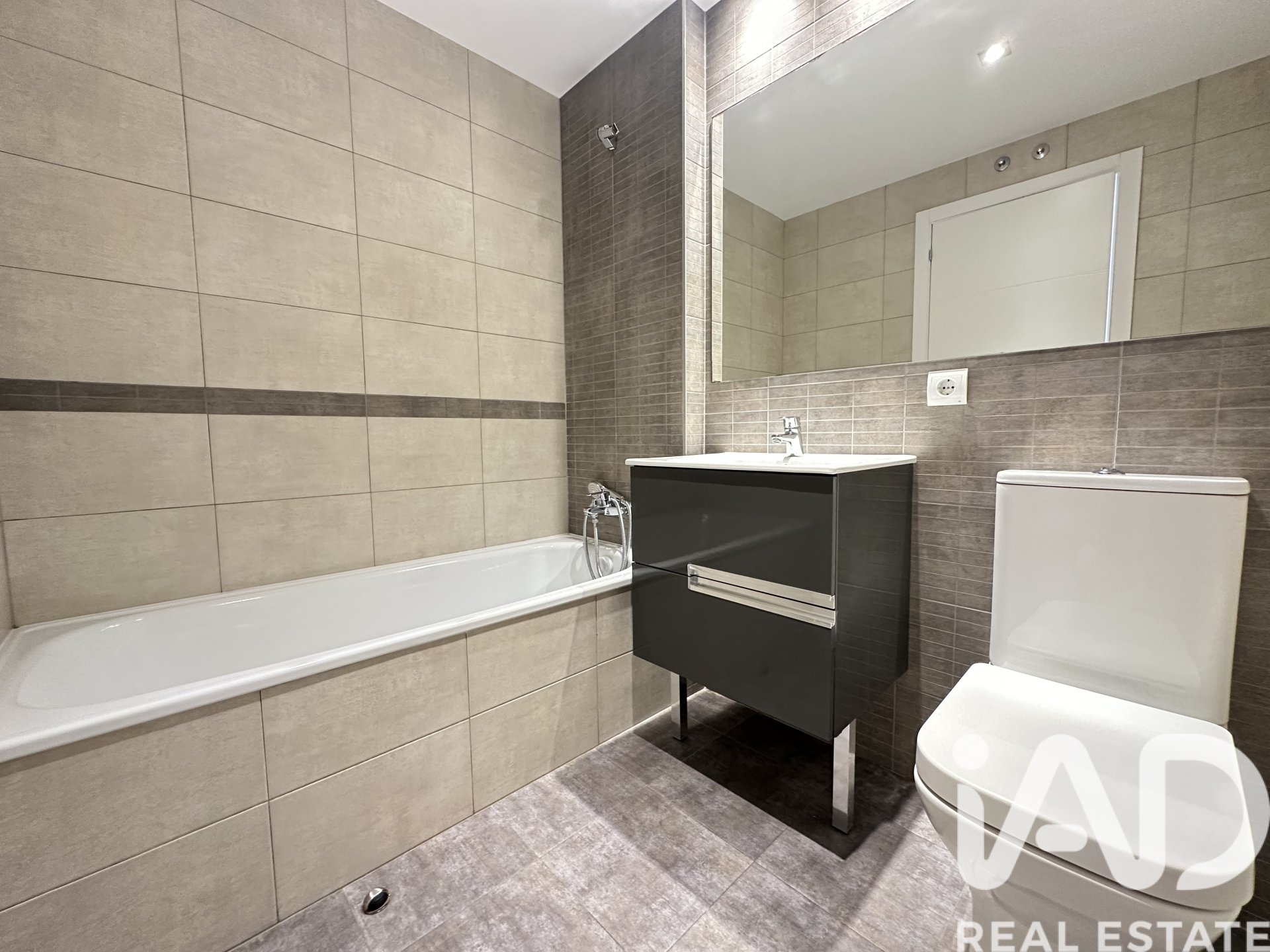 Apartment in Barcelona, Spain 3 bedrooms, 120 sq.m. No. 173258
