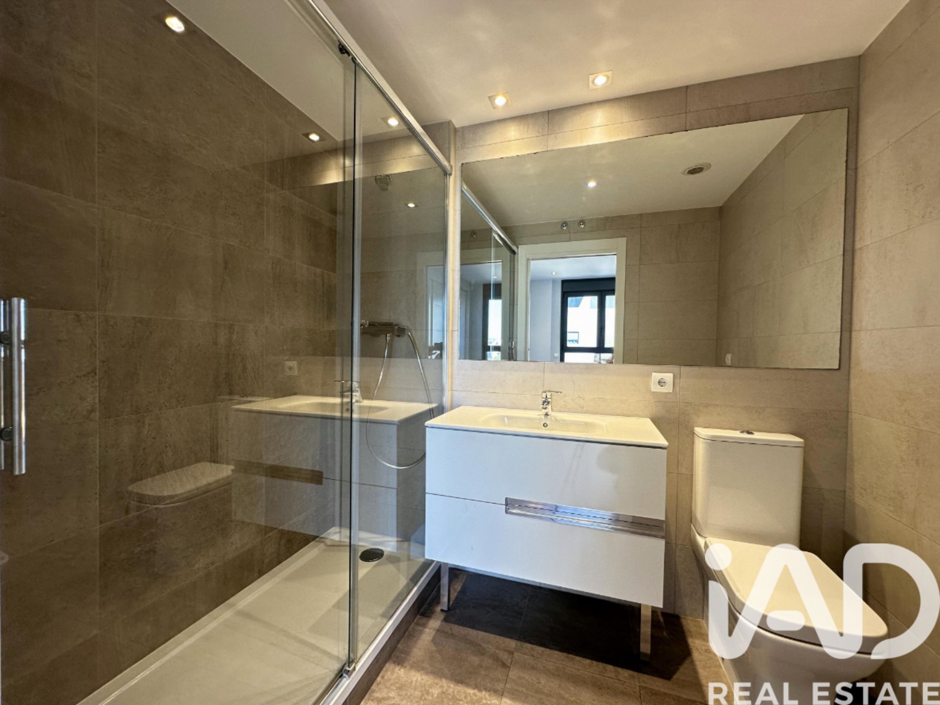 Apartment in Barcelona, Spain 3 bedrooms, 120 sq.m. No. 173258