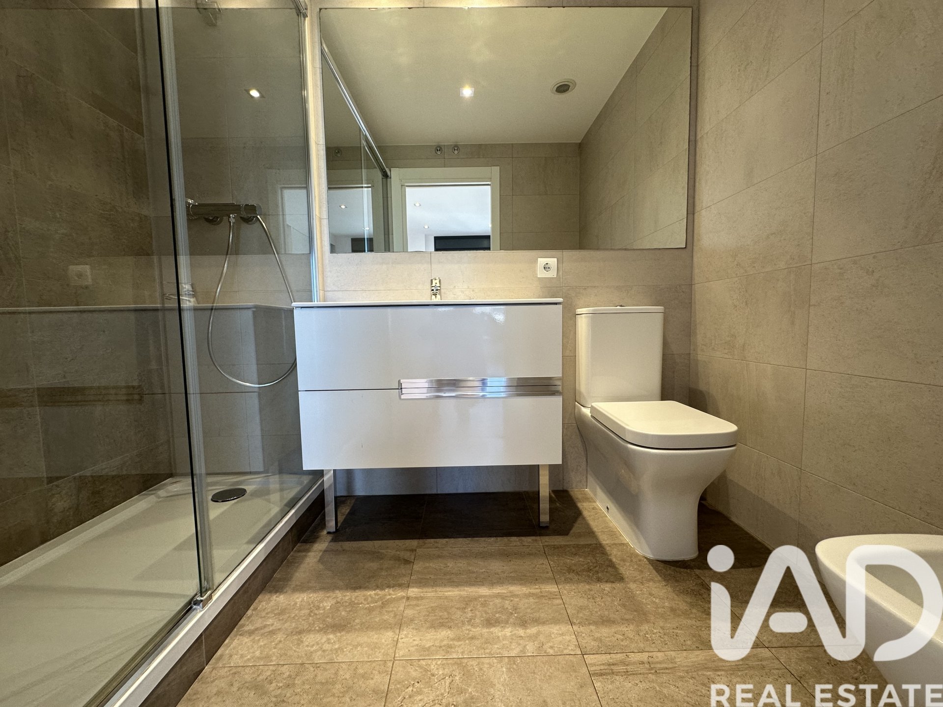 Apartment in Barcelona, Spain 3 bedrooms, 120 sq.m. No. 173258