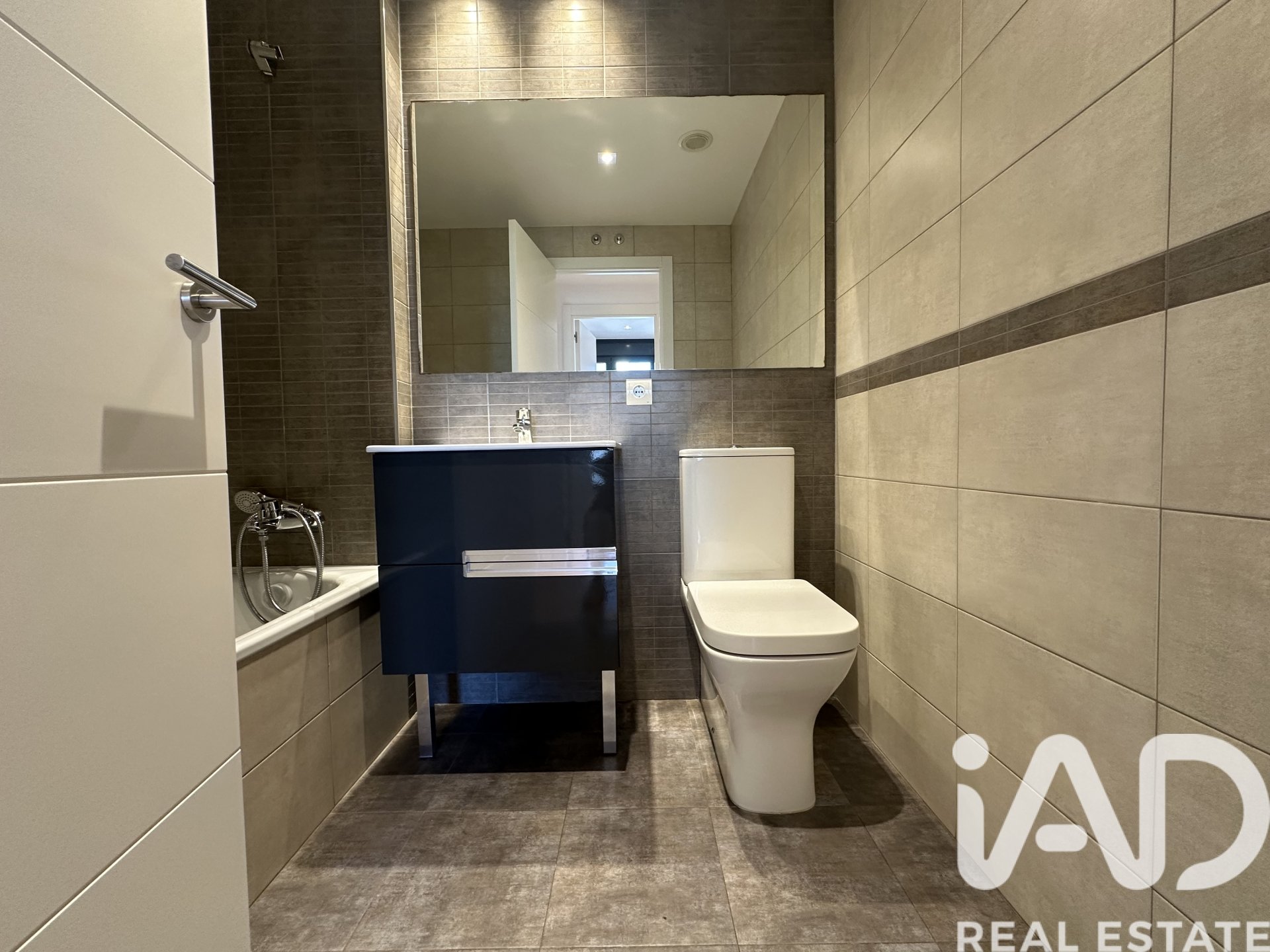 Apartment in Barcelona, Spain 3 bedrooms, 120 sq.m. No. 173258