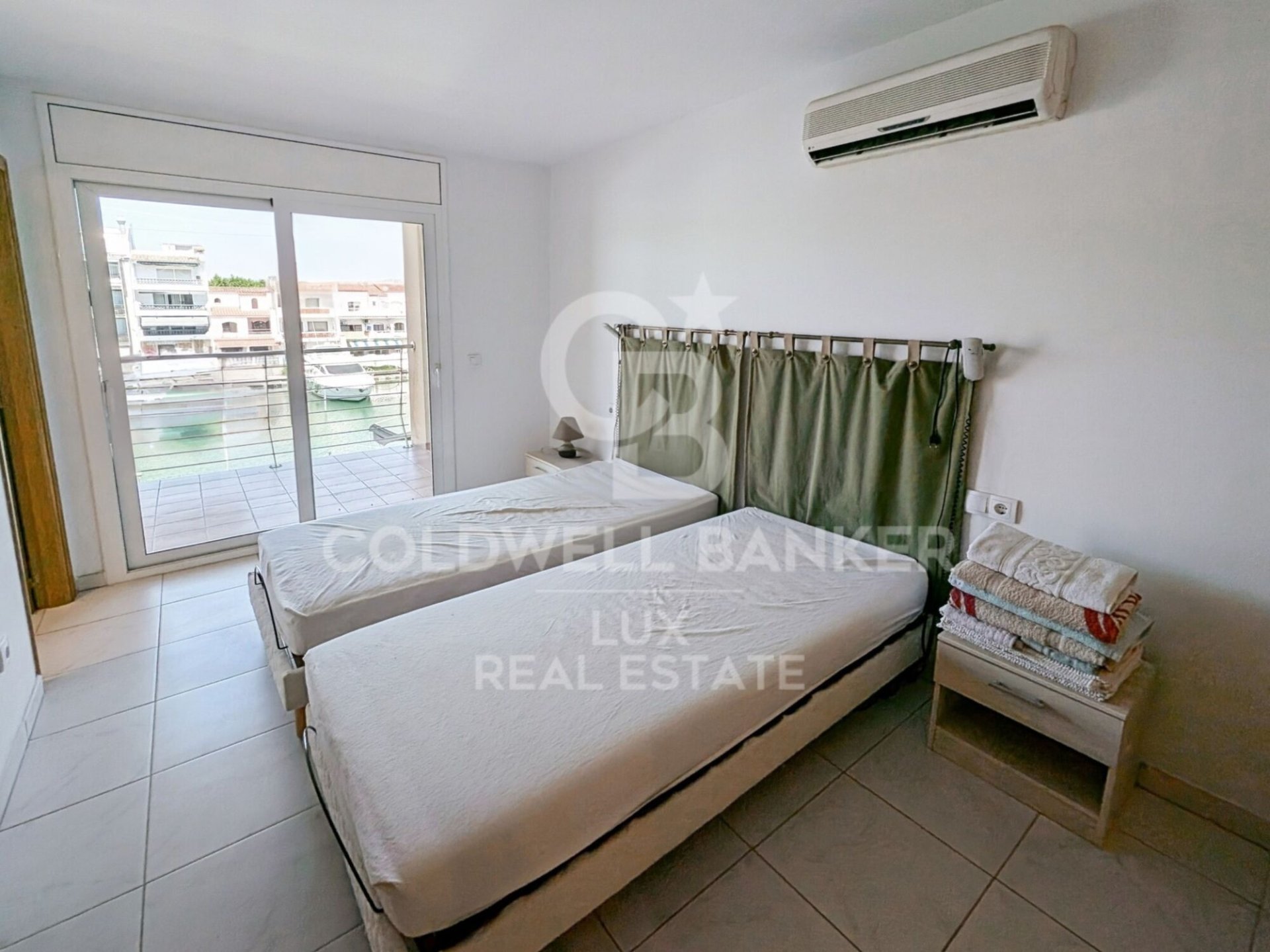 Commercial property à Empuriabrava, Girona, Espagne 438 m2 No. 160107