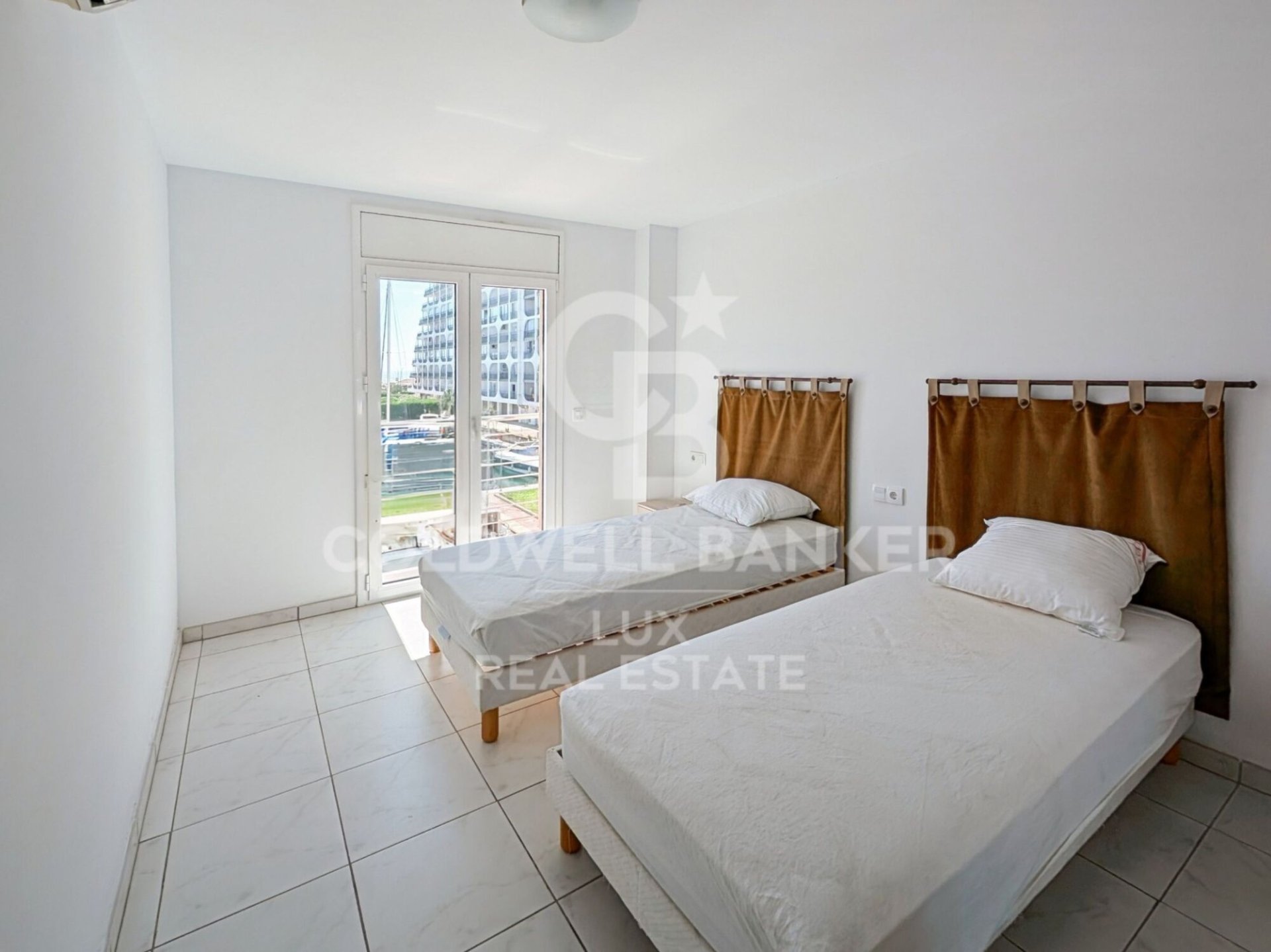 Commercial property à Empuriabrava, Girona, Espagne 438 m2 No. 160107