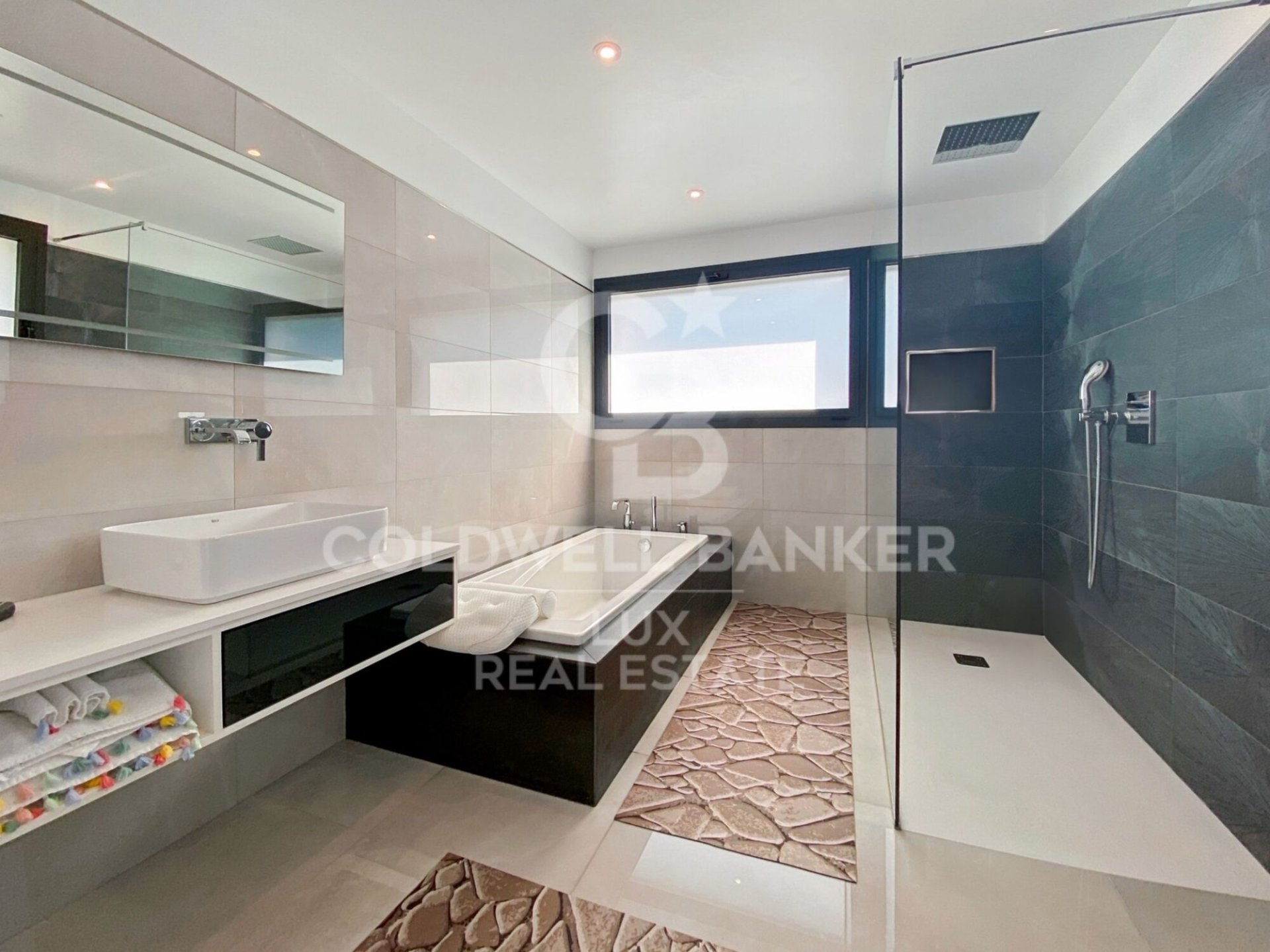 Villa en Llanca, Gerona, España 4 dormitorios, 723 m2 No. 160126