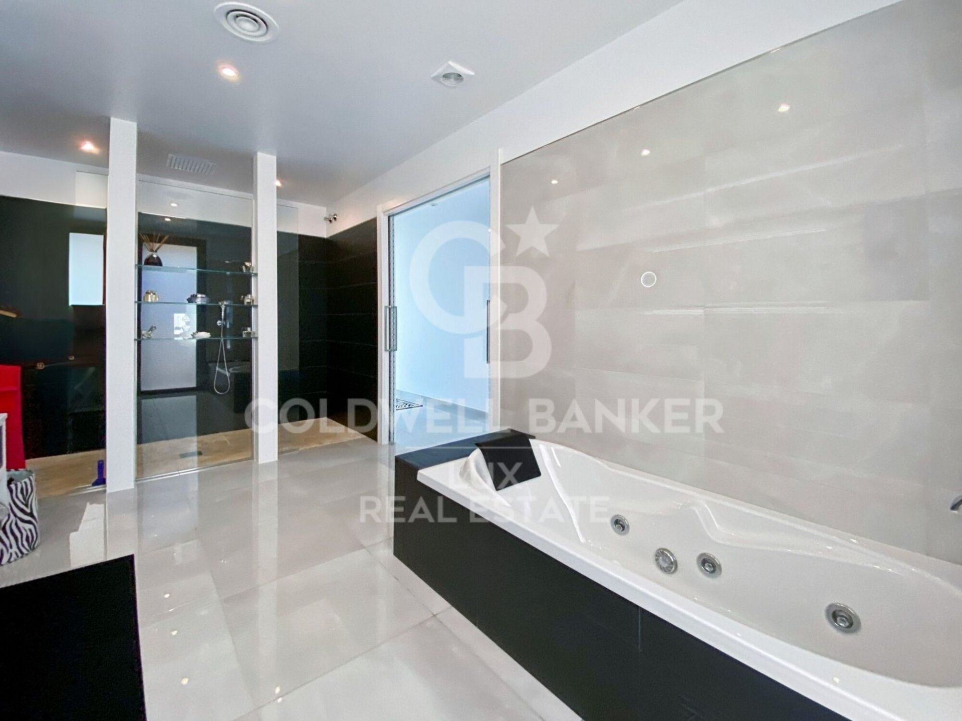 Villa en Llanca, Gerona, España 4 dormitorios, 723 m2 No. 160126